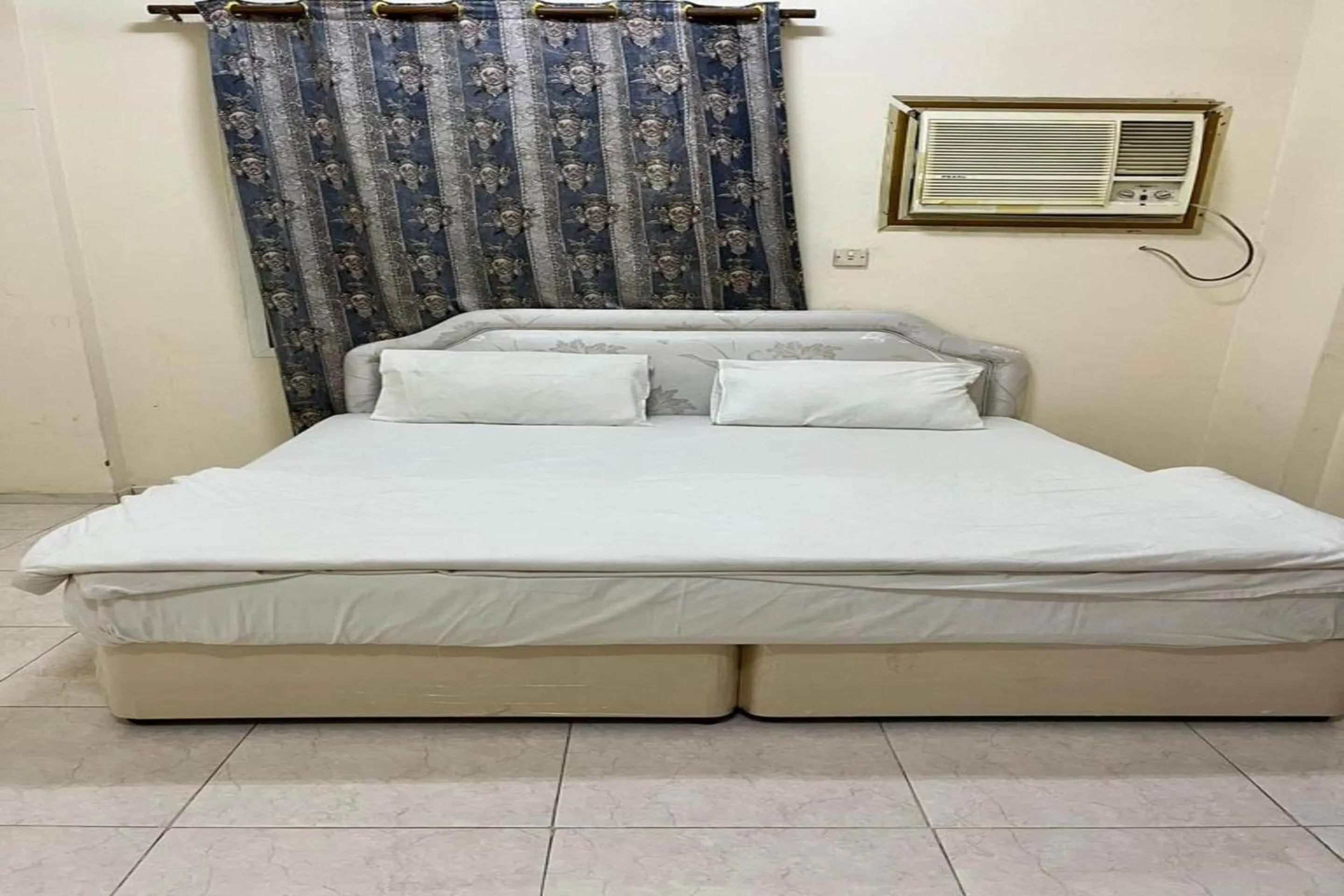 Bedroom, Bed in Super OYO 149 Bait Al Ghubaira Furnished Flat
