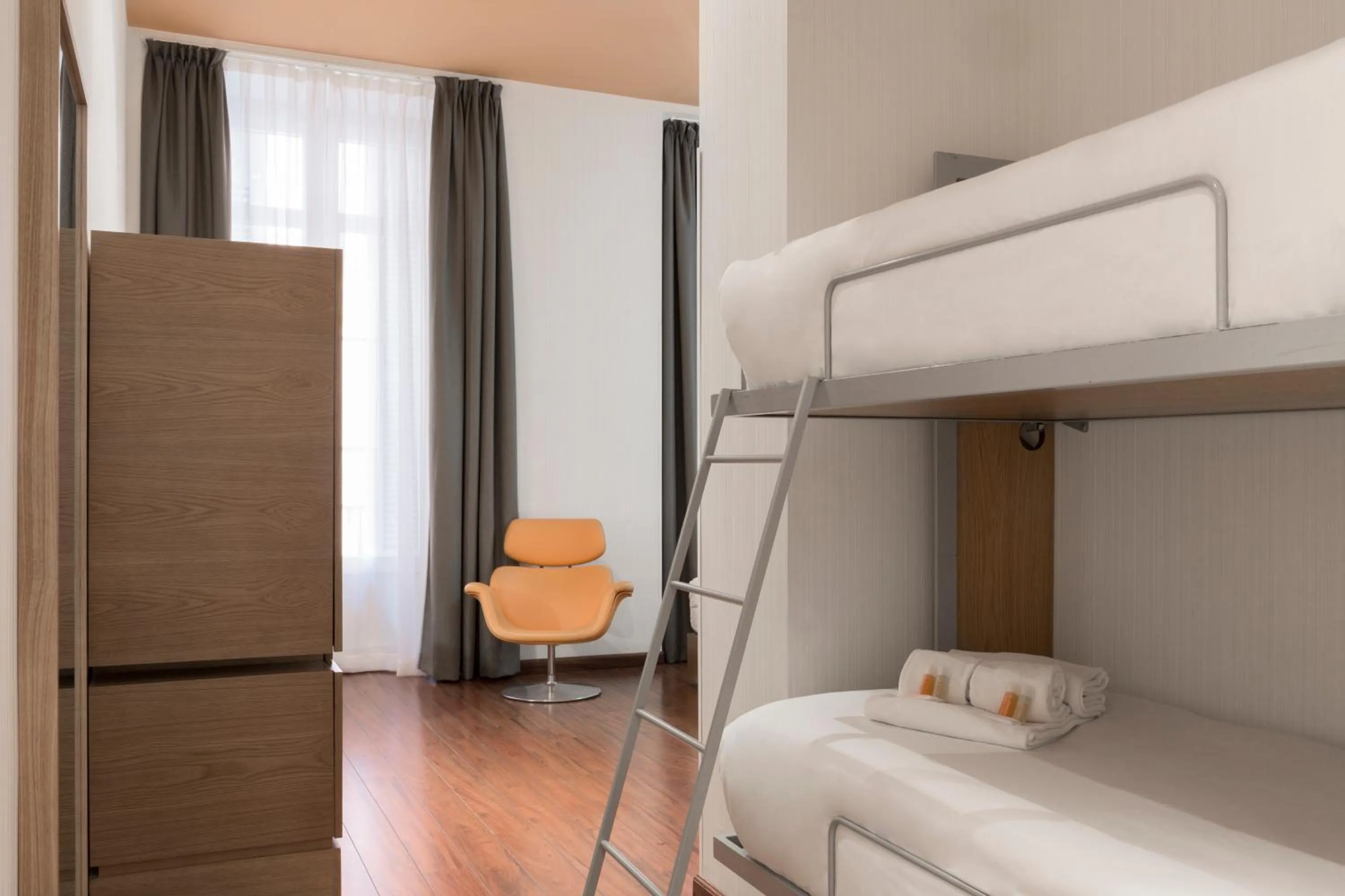 bunk bed, Bed in Petit Palace Plaza Málaga