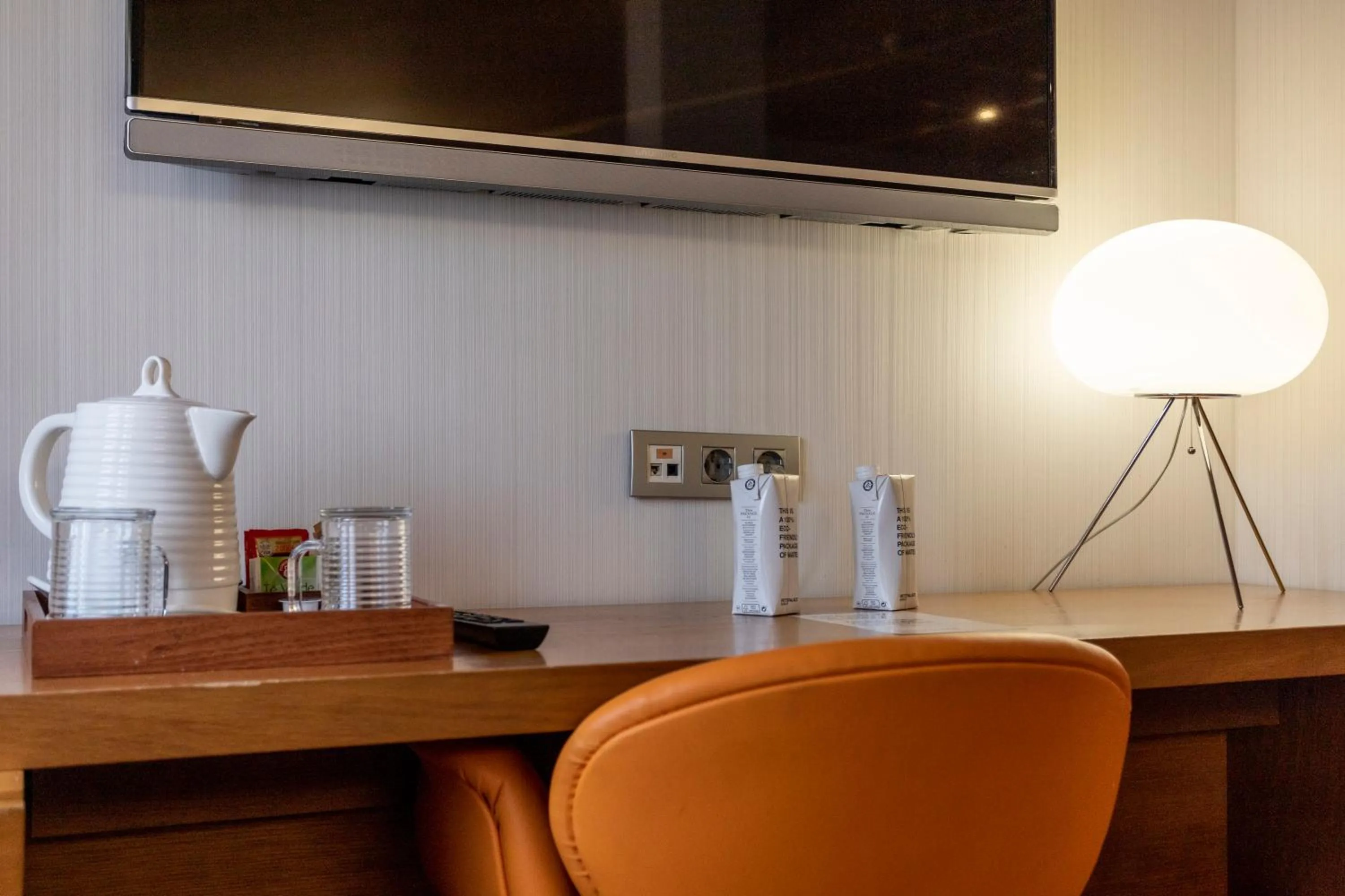 Coffee/tea facilities in Petit Palace Plaza Málaga