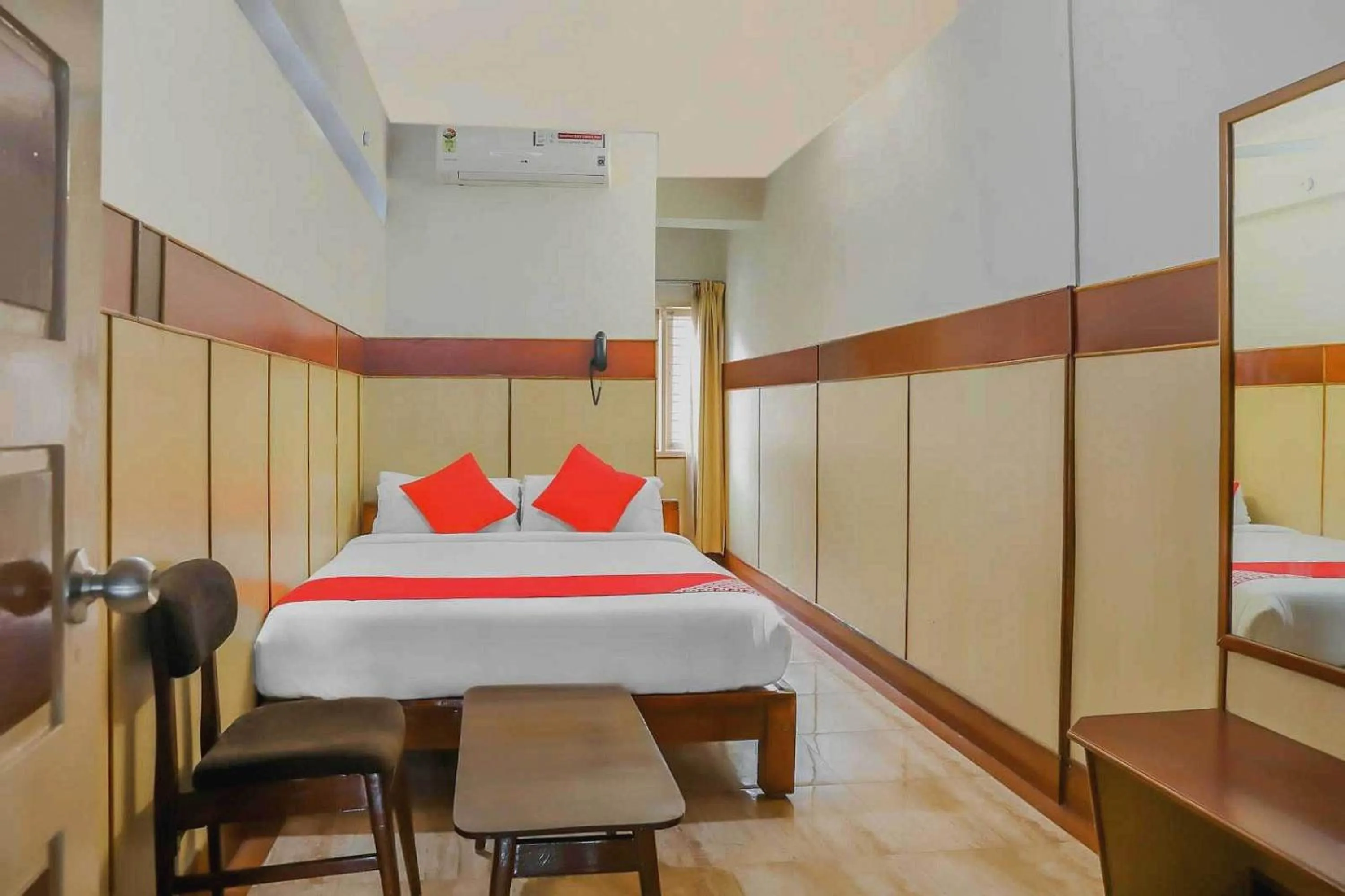 Bedroom, Bed in Hotel O Sai Vishram