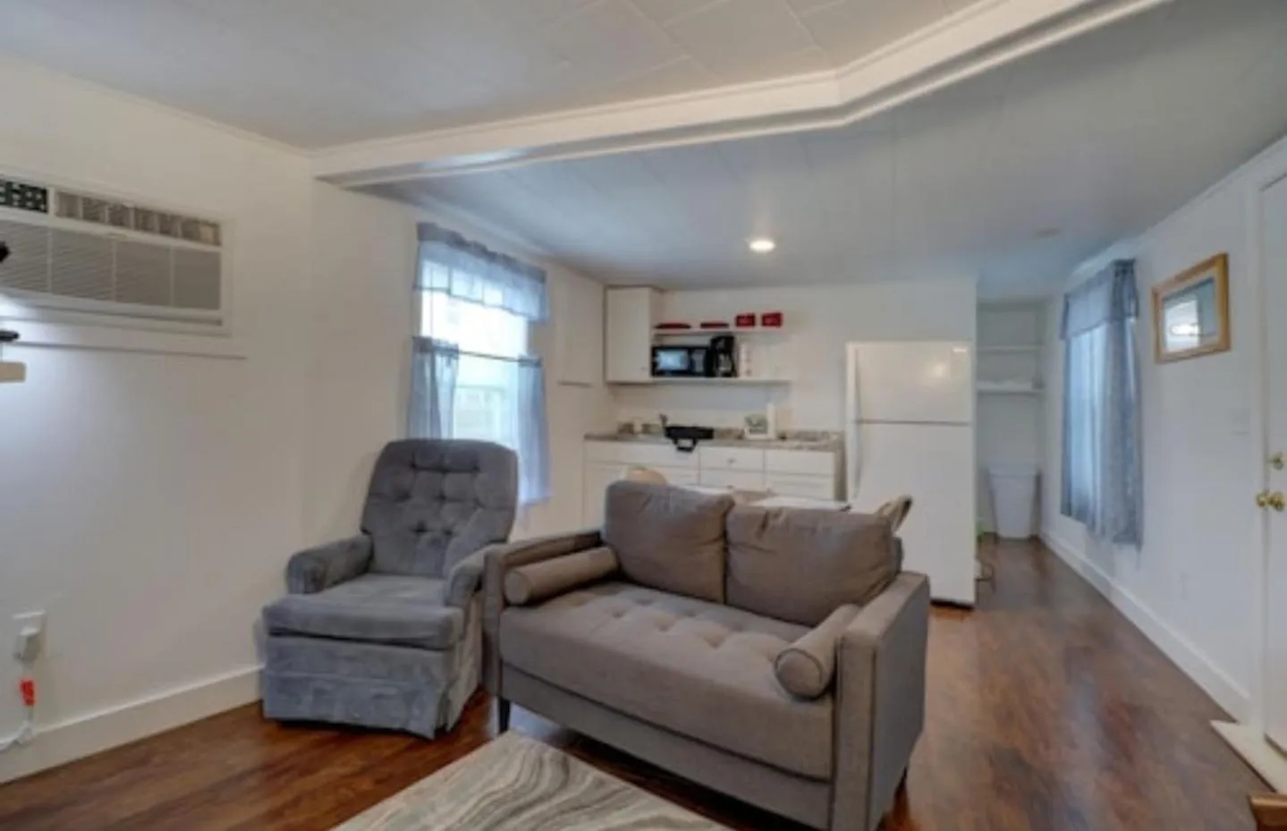 TV and multimedia in Carriage House Motel Cottages & Suites