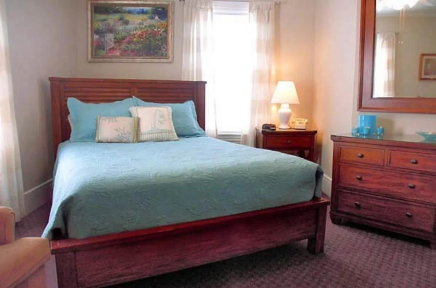 Bed in Carriage House Motel Cottages & Suites