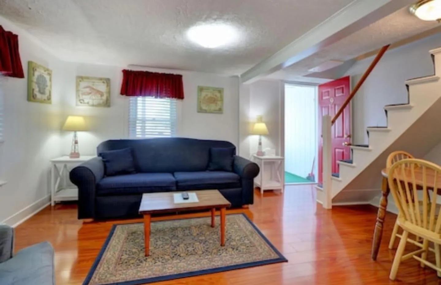 Living room in Carriage House Motel Cottages & Suites