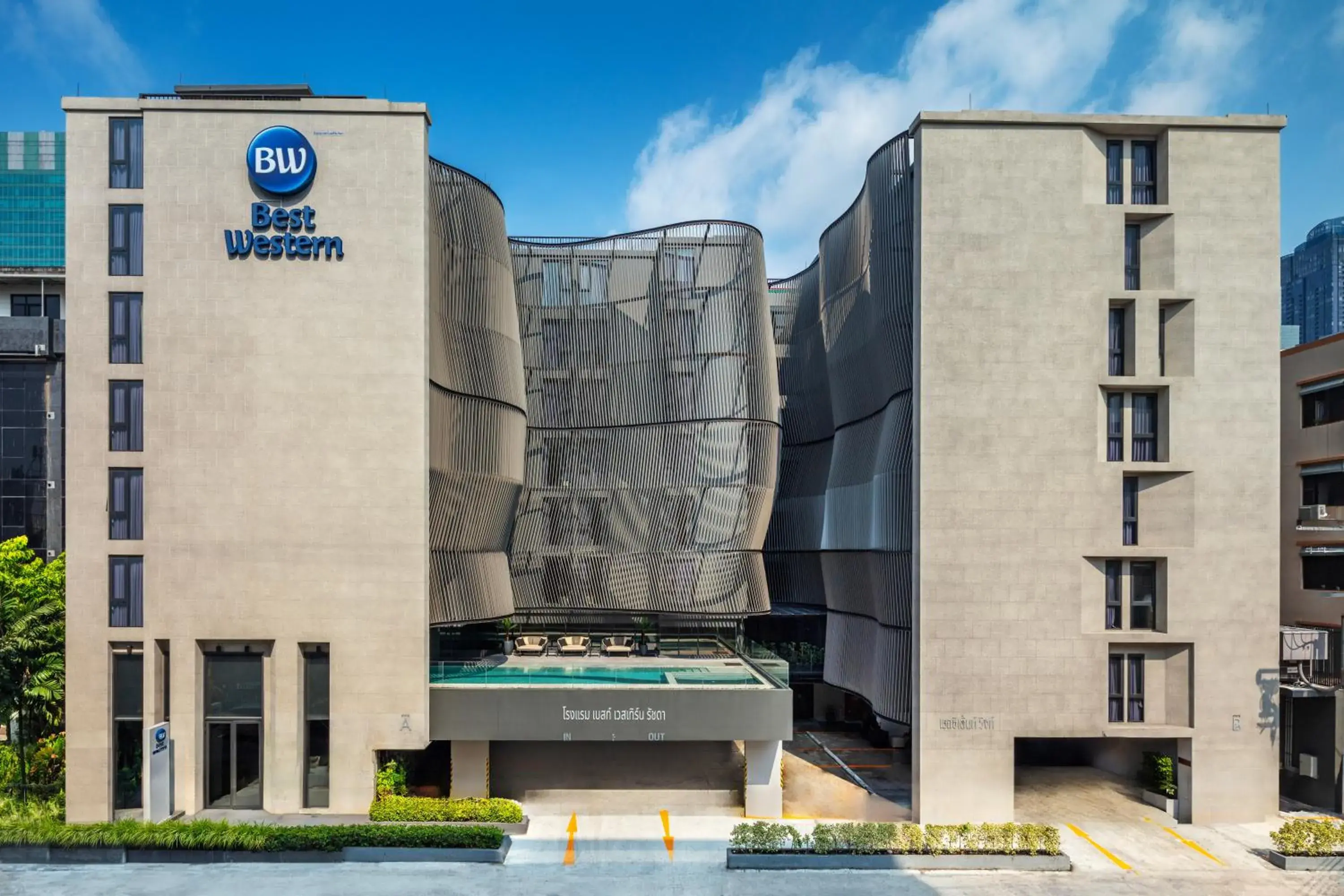 Property building in Best Western Ratchada Hotel Property building in Best Western Ratchada Hotel