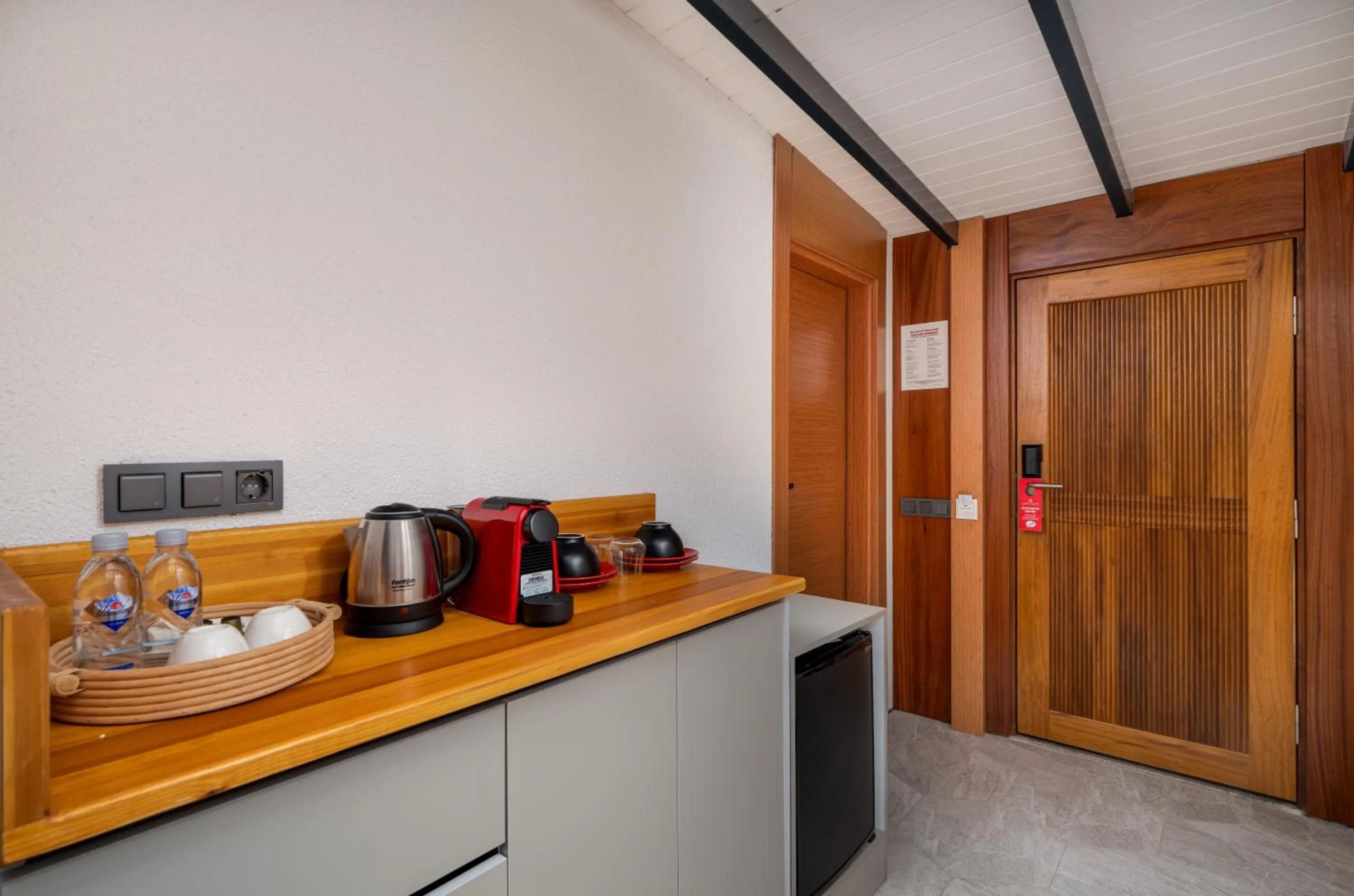 Coffee/tea facilities in Lupia Suites