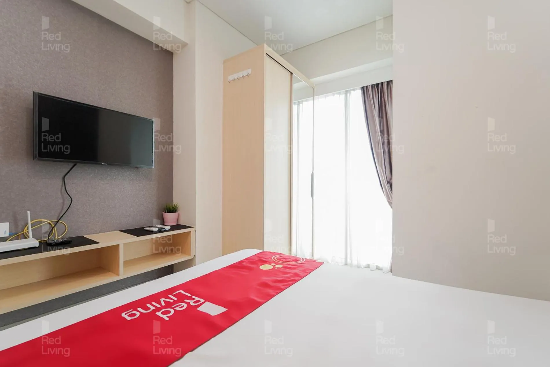 Bedroom, Bed in RedLiving Apartemen Grand Kamala Lagoon - Aoklah Property Tower Barclay North