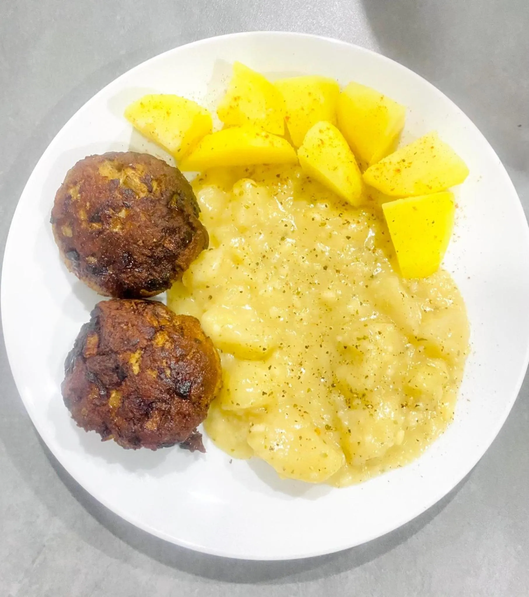 Food and drinks in LAM BUNGALOW Resort & Spa