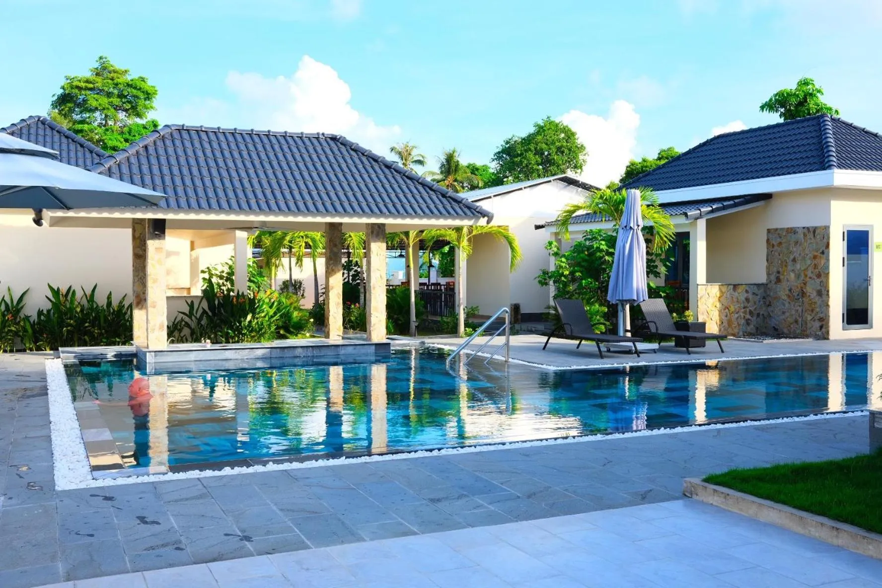 Swimming pool in LAM BUNGALOW Resort & Spa