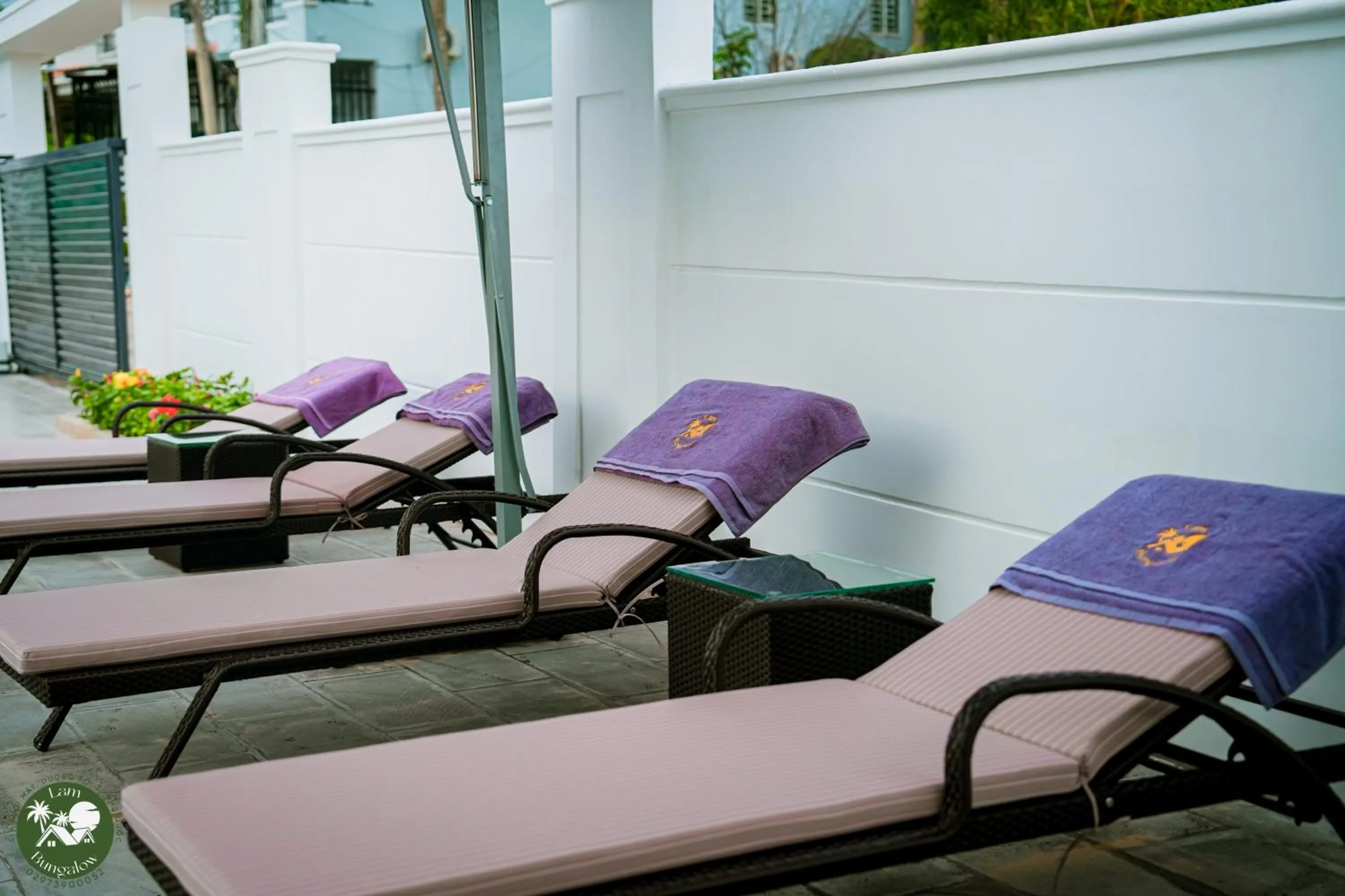 Swimming pool in LAM BUNGALOW Resort & Spa
