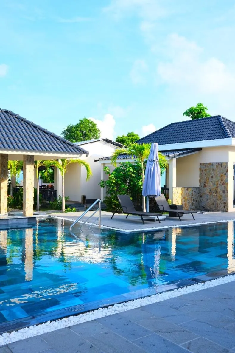 Swimming pool in LAM BUNGALOW Resort & Spa