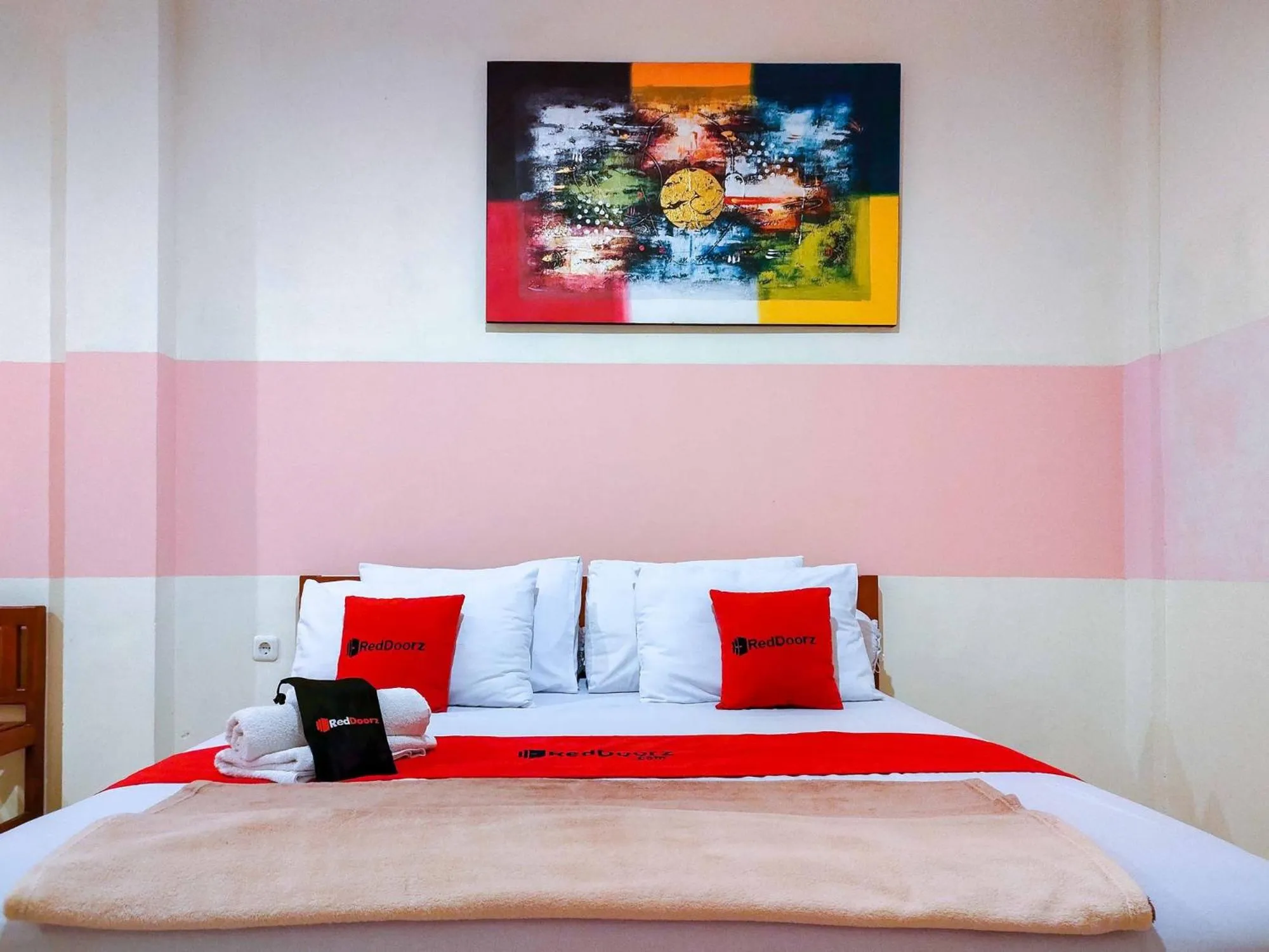 Bed in RedDoorz Near Jalan Jendral Sudirman
