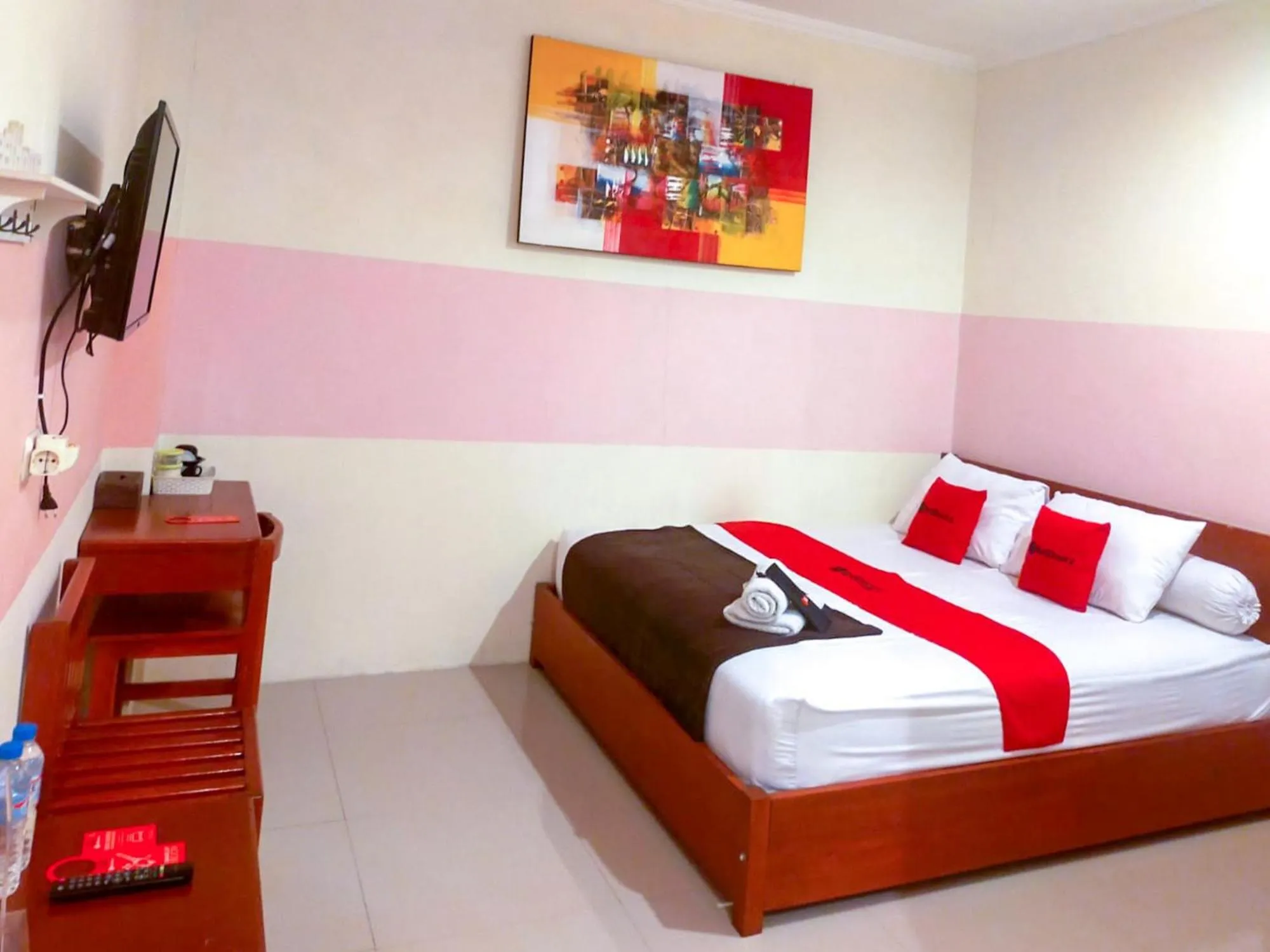 Bed in RedDoorz Near Jalan Jendral Sudirman