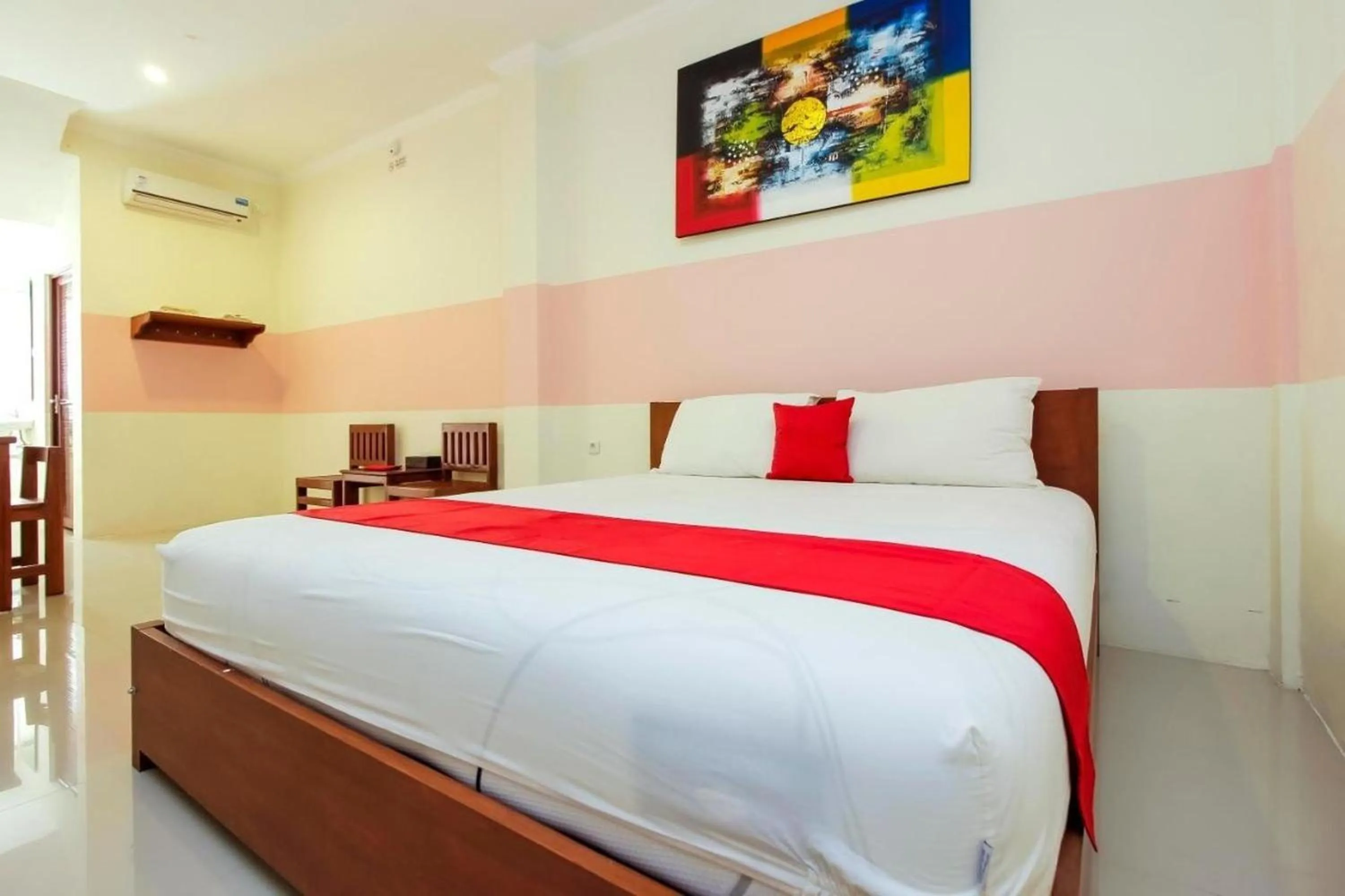 Bed in RedDoorz Near Jalan Jendral Sudirman