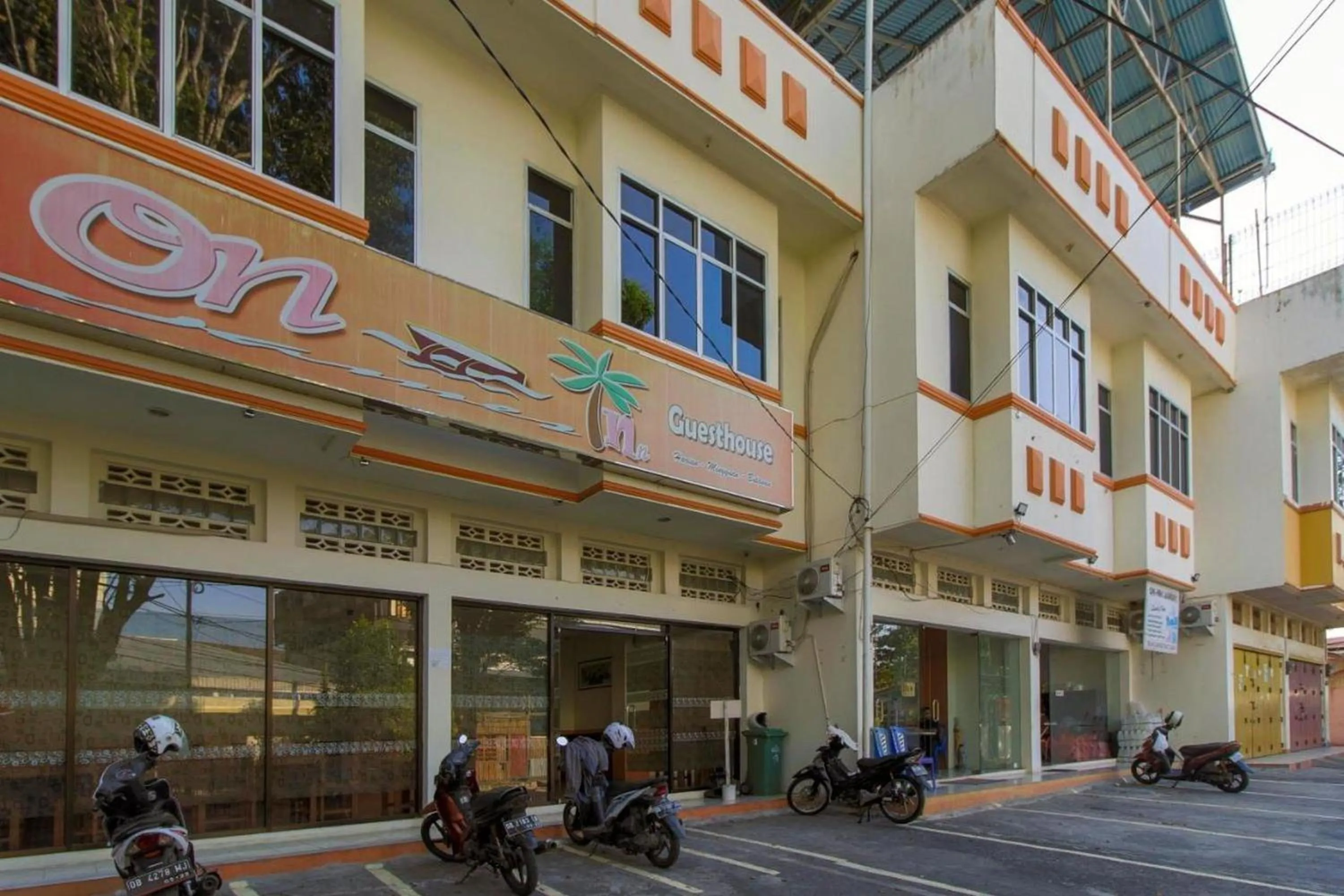 Property building in RedDoorz Near Jalan Jendral Sudirman