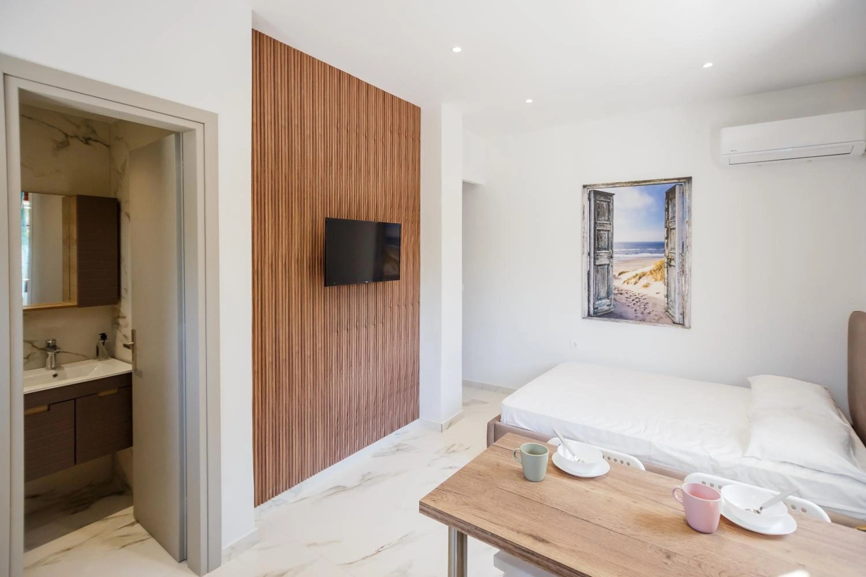 Bed in Sunny Sofi Studios