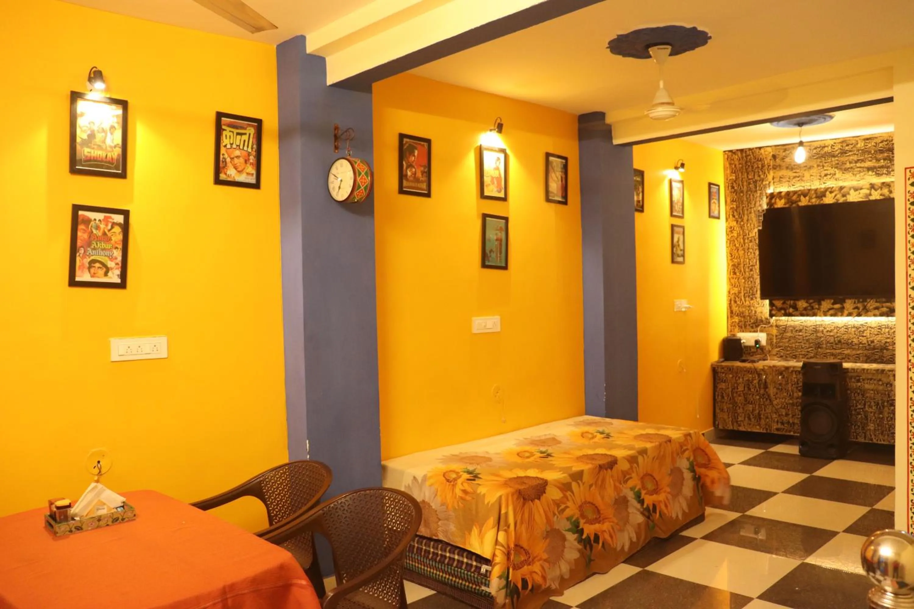 Restaurant/places to eat, Bed in The Mehran way Homestay