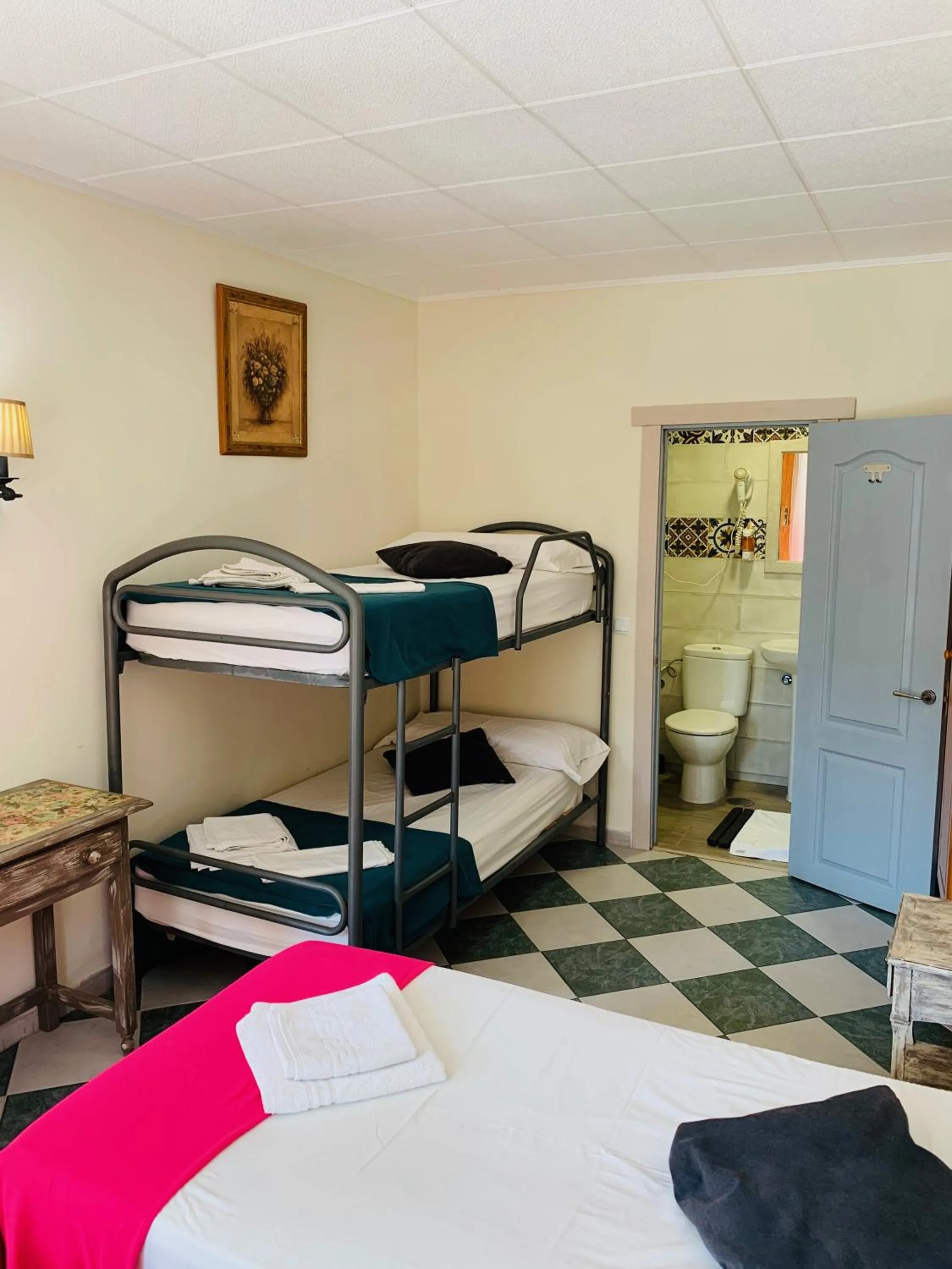 Bathroom, Bed in Pensión Aduar