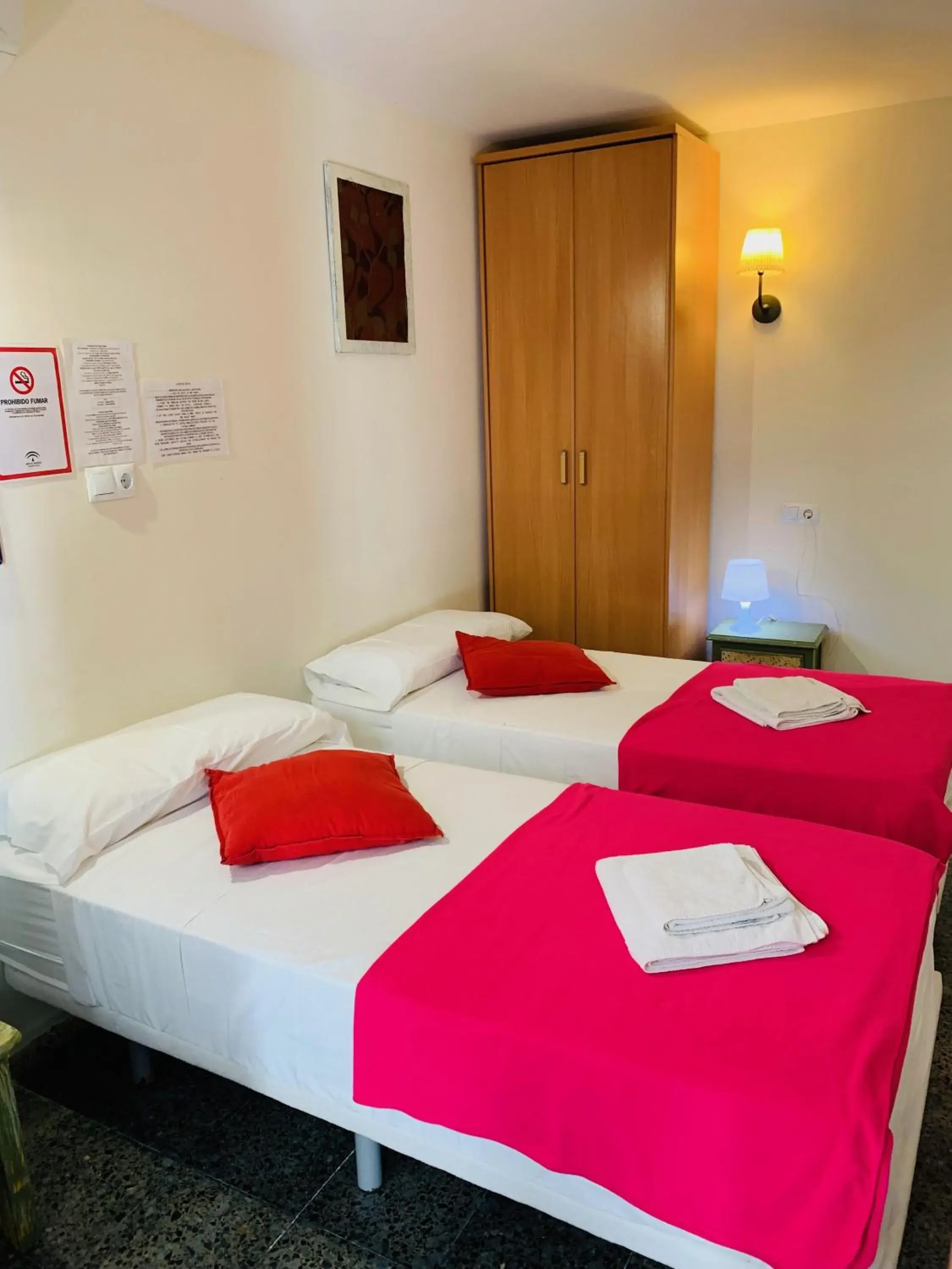 Twin Room with Private Bathroom in Pensión Aduar Twin Room with Private Bathroom in Pensión Aduar