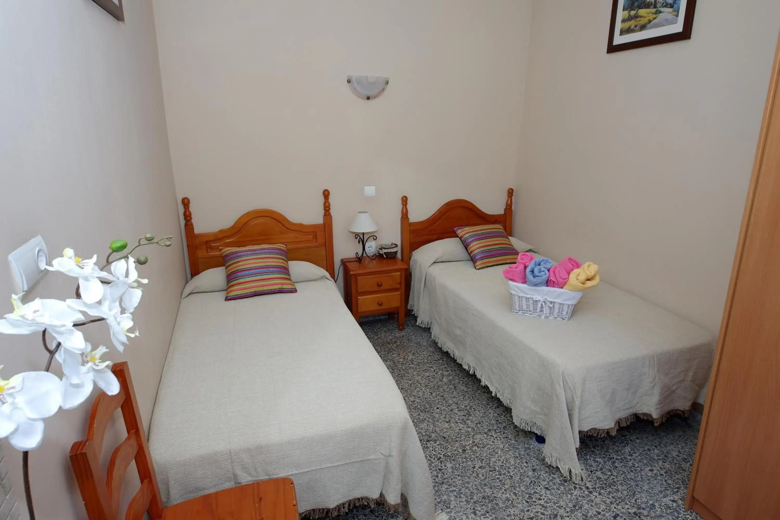 Single Room with Shared Bathroom in Pensión Aduar Single Room with Shared Bathroom in Pensión Aduar