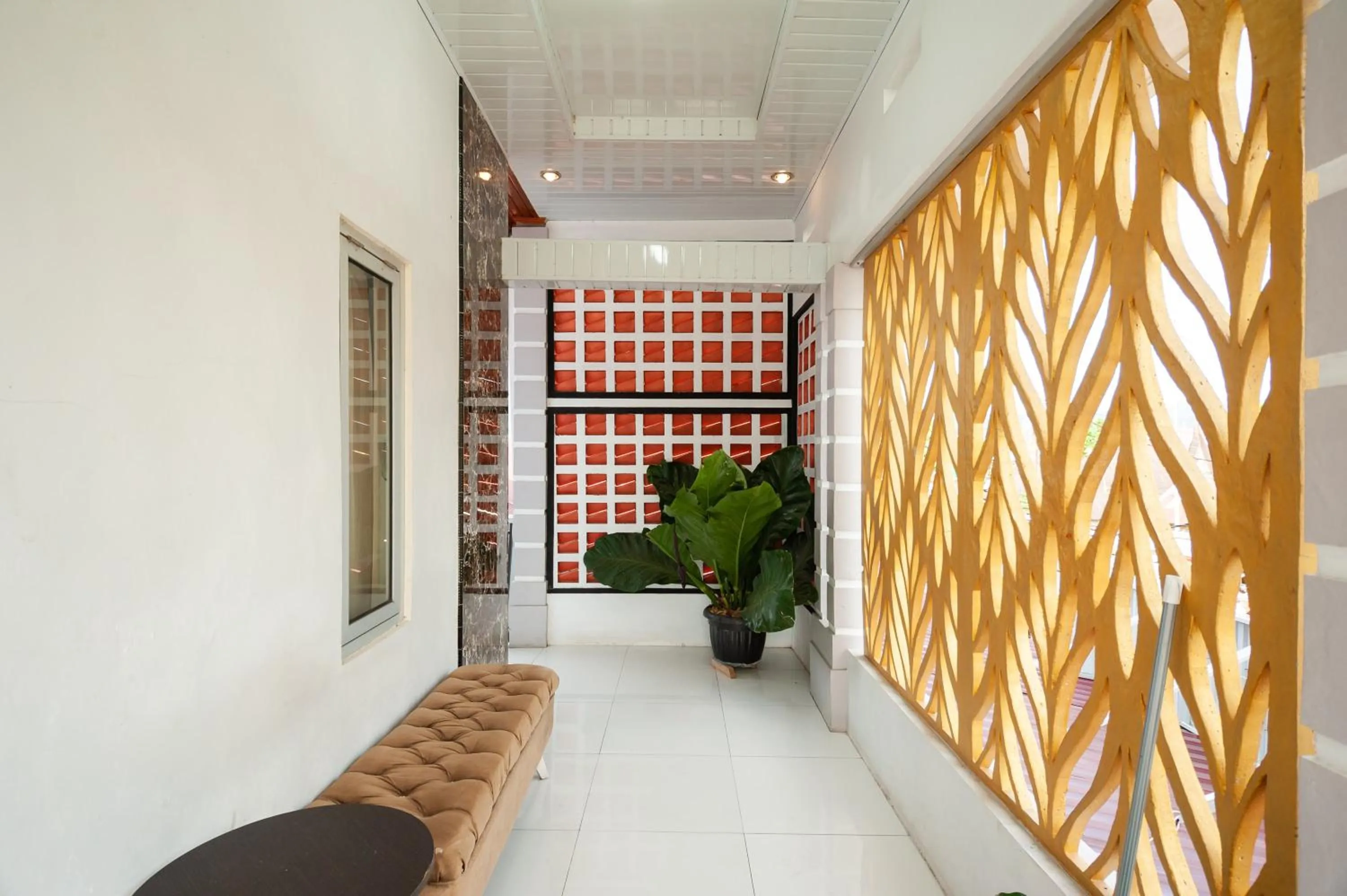 Living room in RedDoorz Syariah near RS Tentara Solok