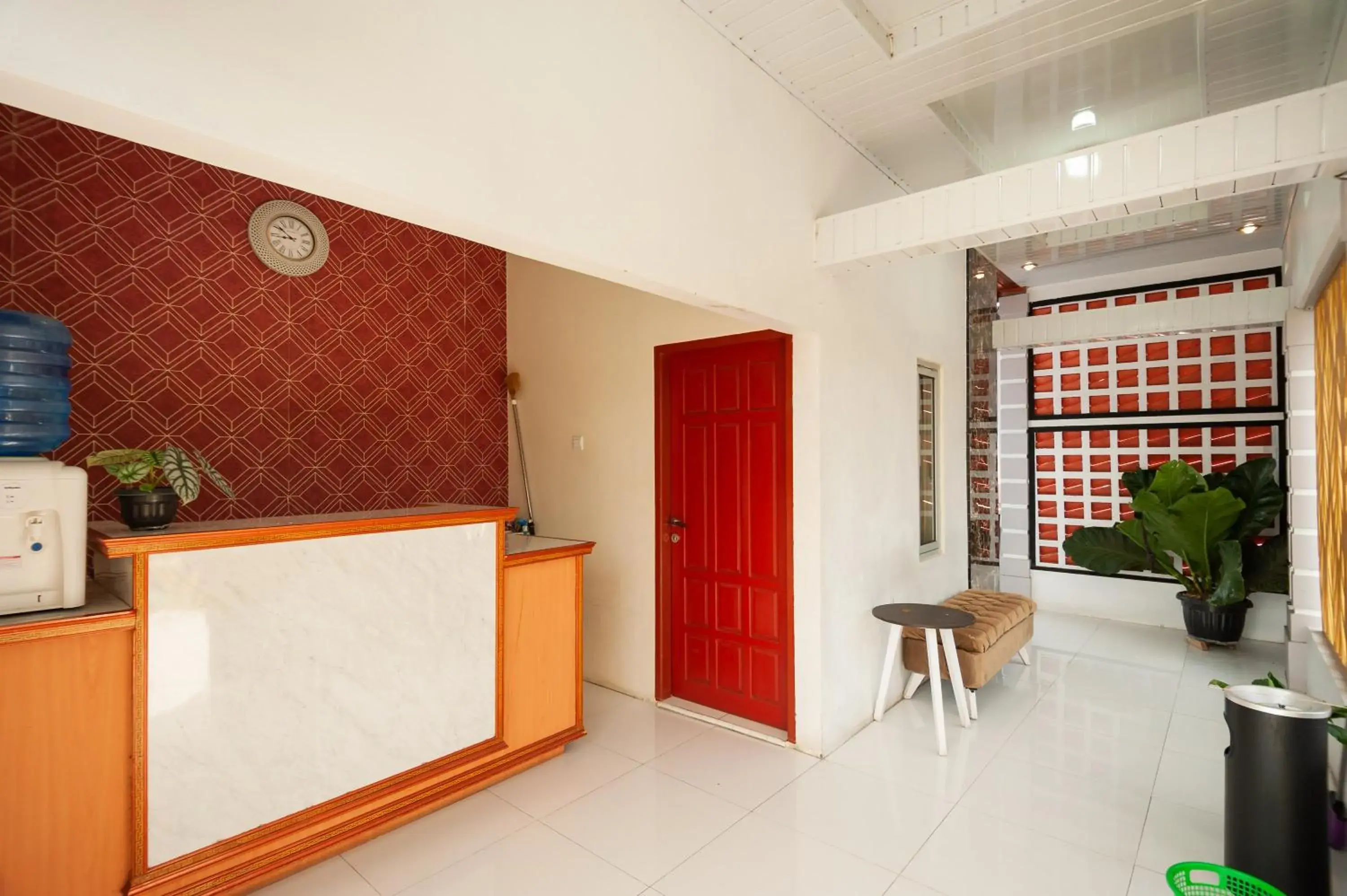 Lobby or reception in RedDoorz Syariah near RS Tentara Solok Lobby or reception in RedDoorz Syariah near RS Tentara Solok