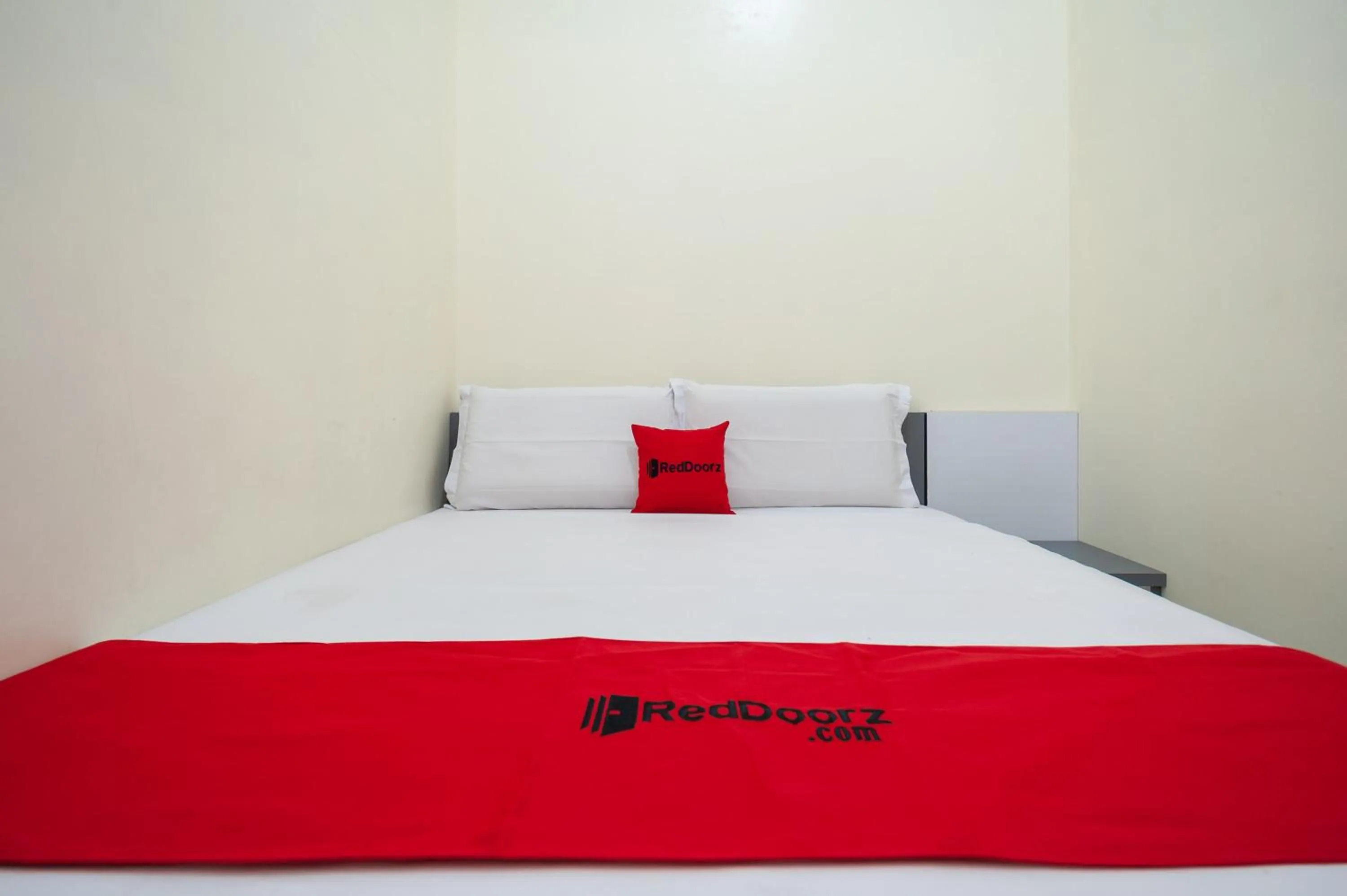 Bedroom, Bed in RedDoorz Syariah near RS Tentara Solok