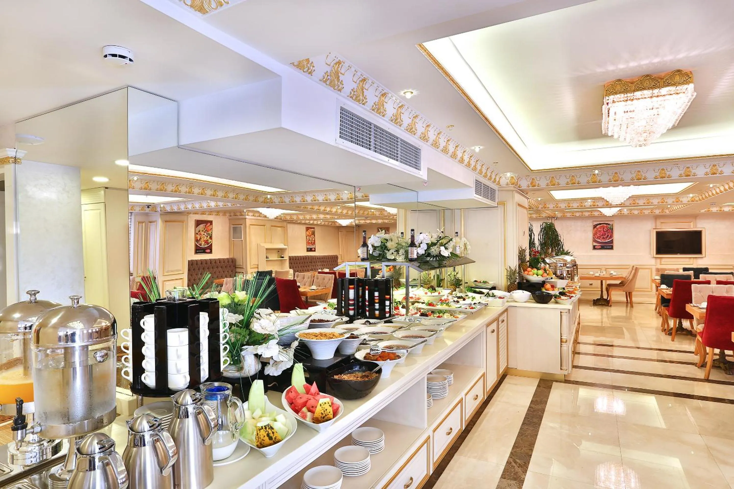 Restaurant/places to eat in Emirhan Palace Hotel