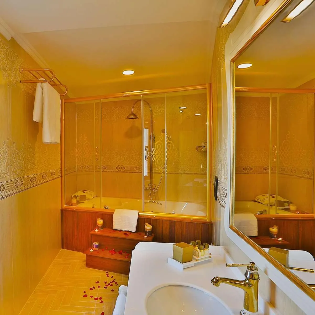 Bath in Emirhan Palace Hotel