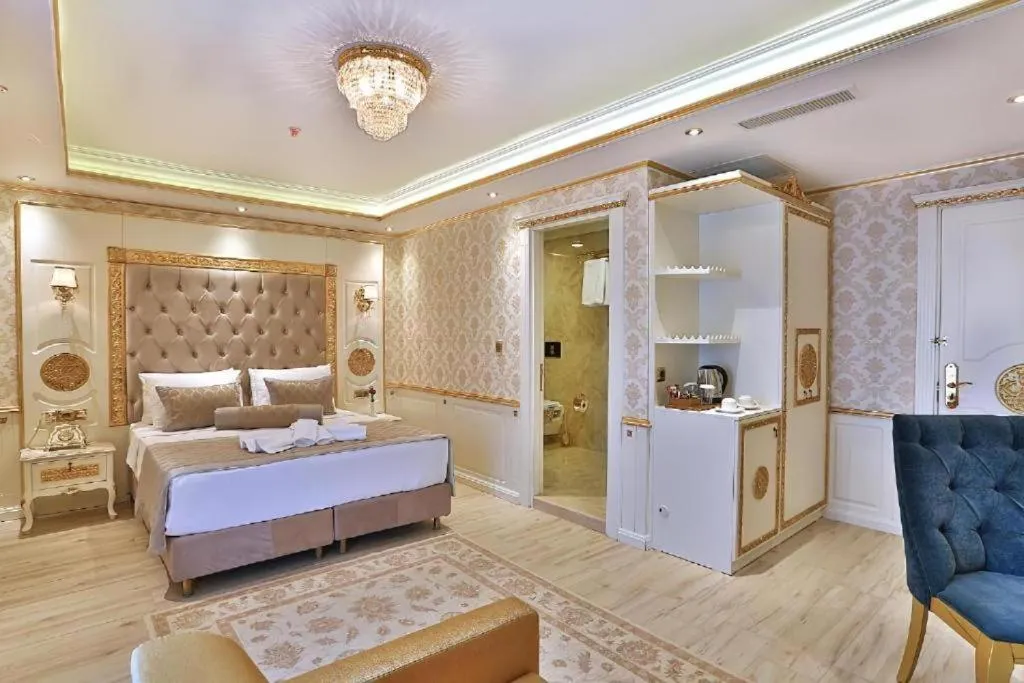 Bedroom, Bed in Emirhan Palace Hotel