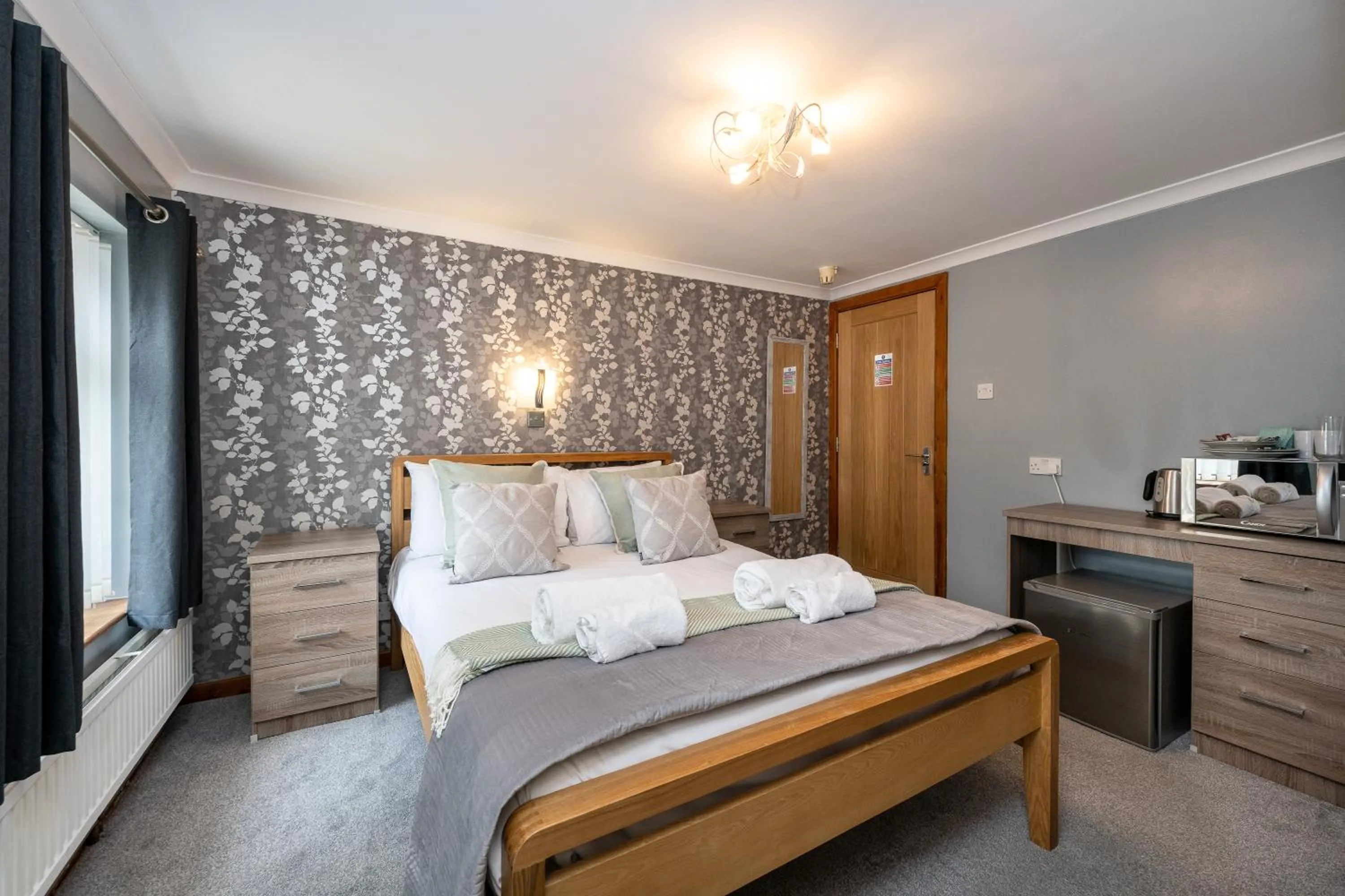 Contractor Base - En-Suite - Parking On-Site