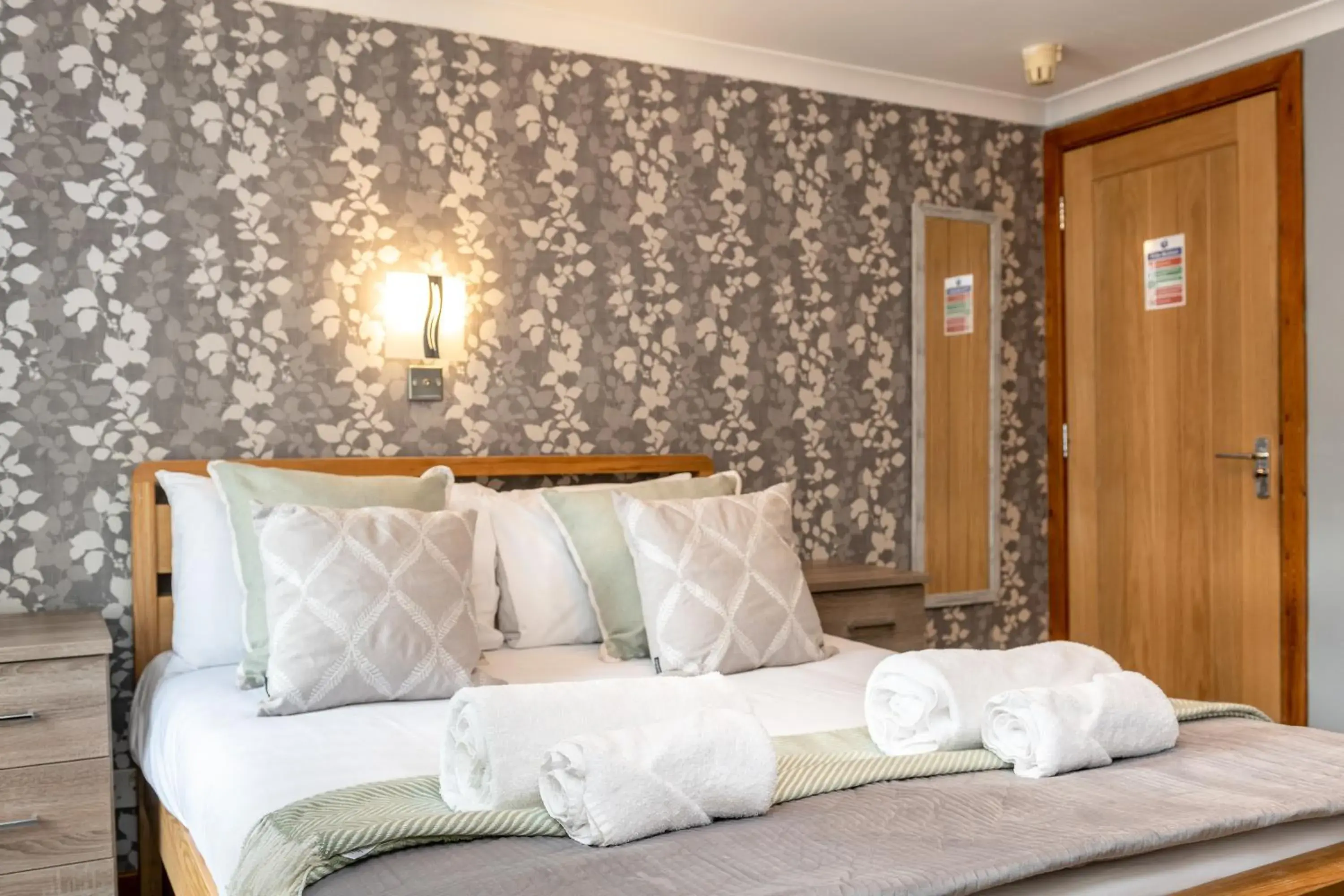 Contractor Base - En-Suite - Parking On-Site Contractor Base - En-Suite - Parking On-Site