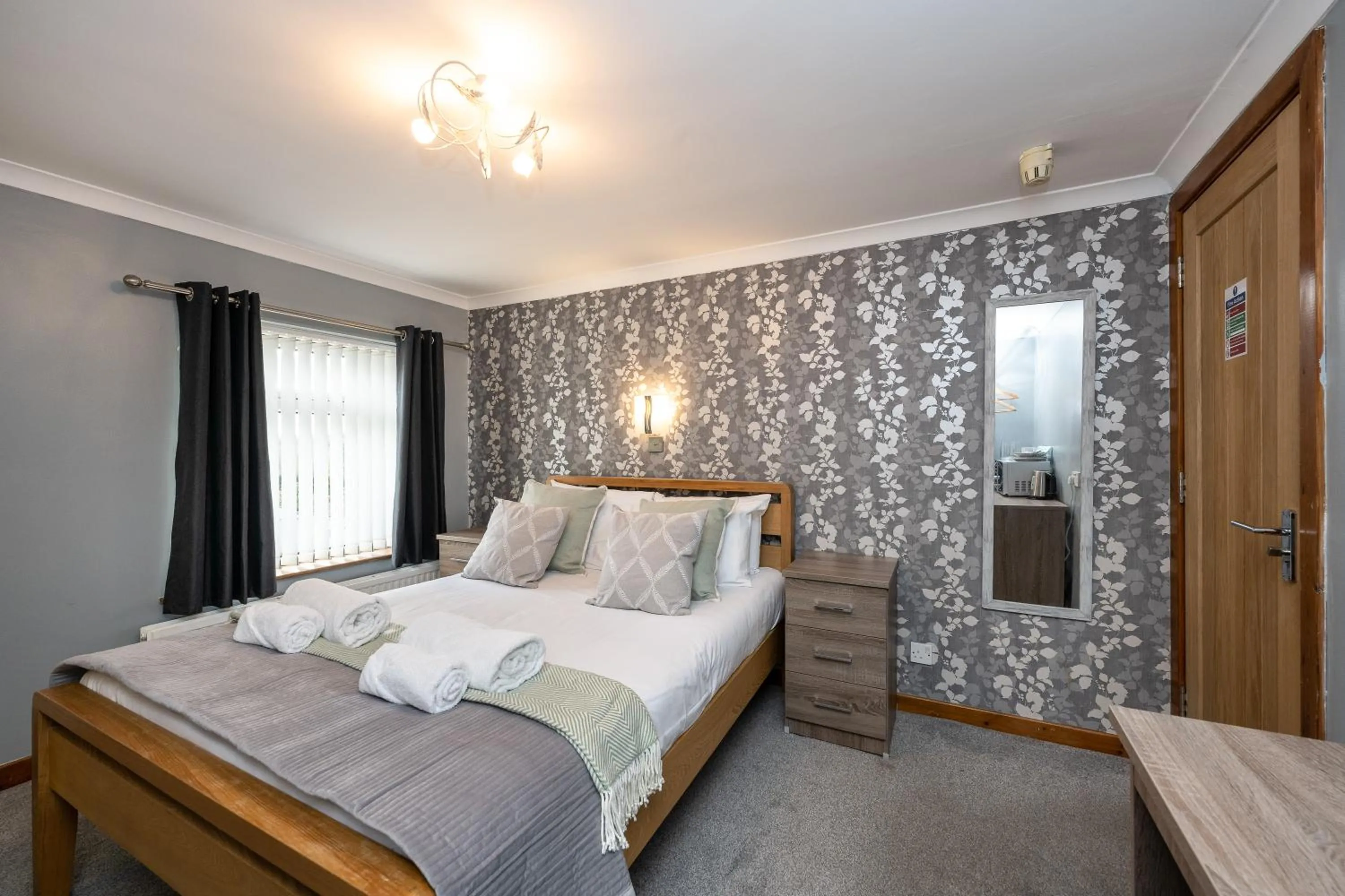 Contractor Base - En-Suite - Parking On-Site