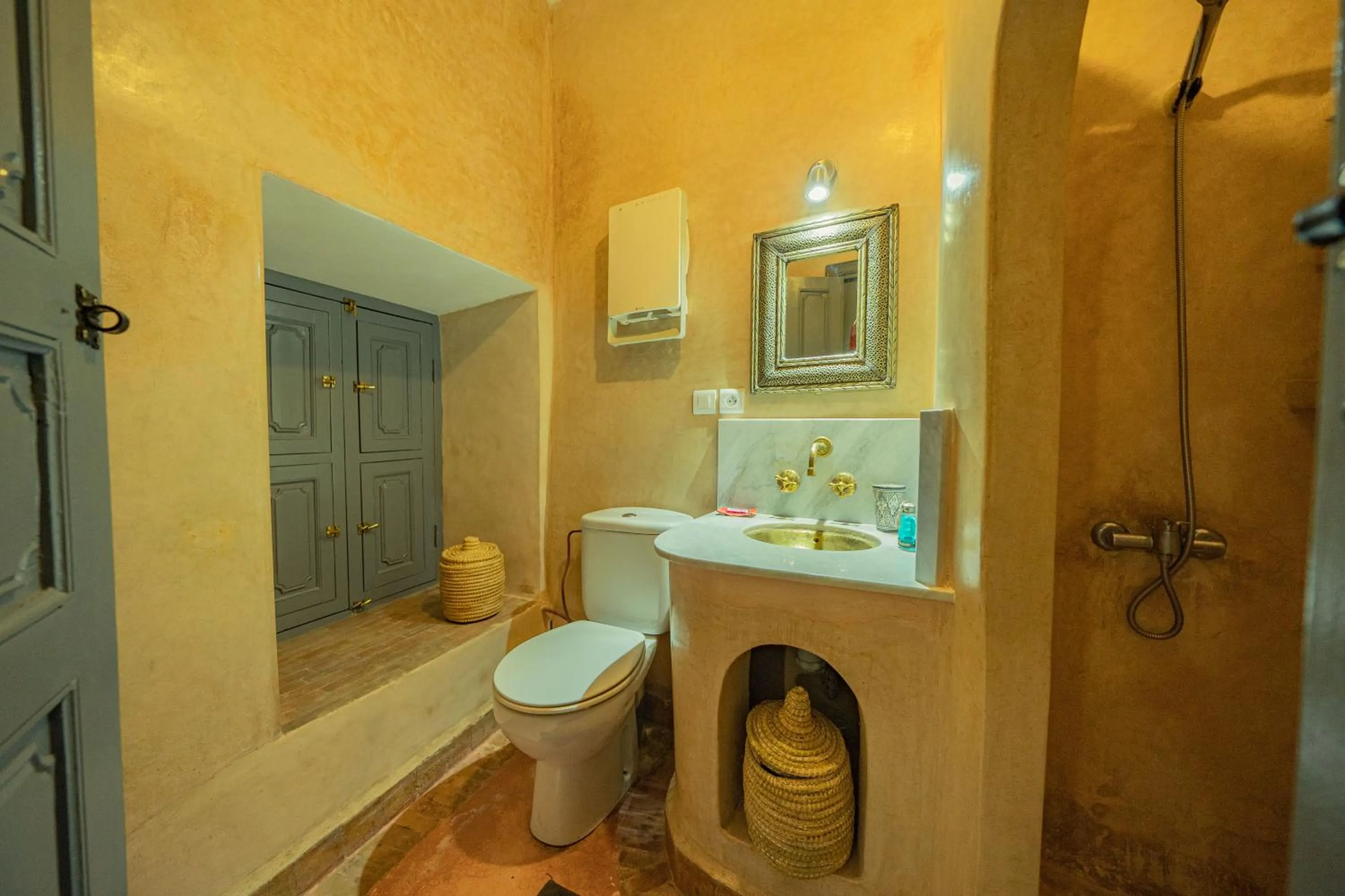 Bathroom in Riad Azawan