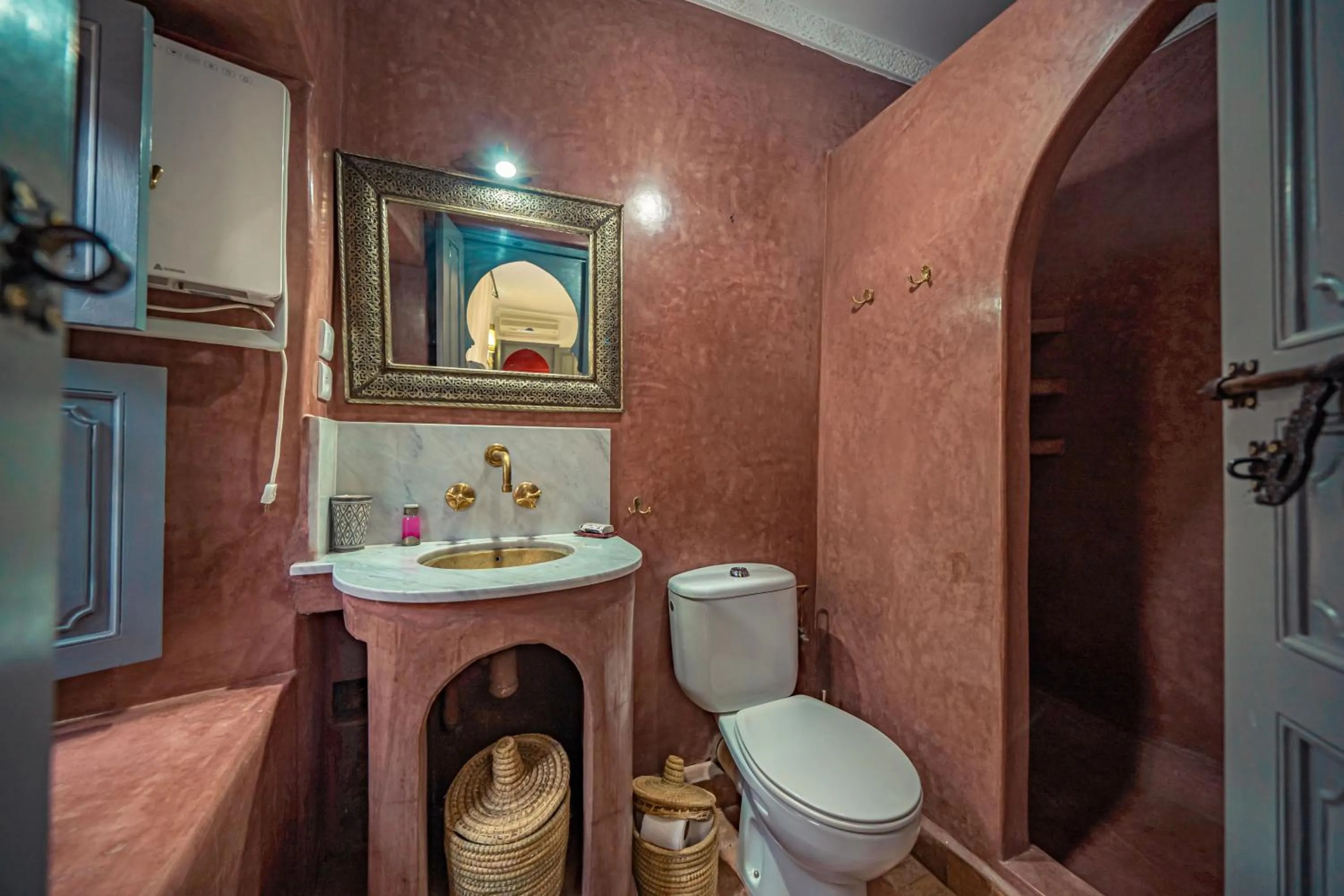 Bathroom in Riad Azawan