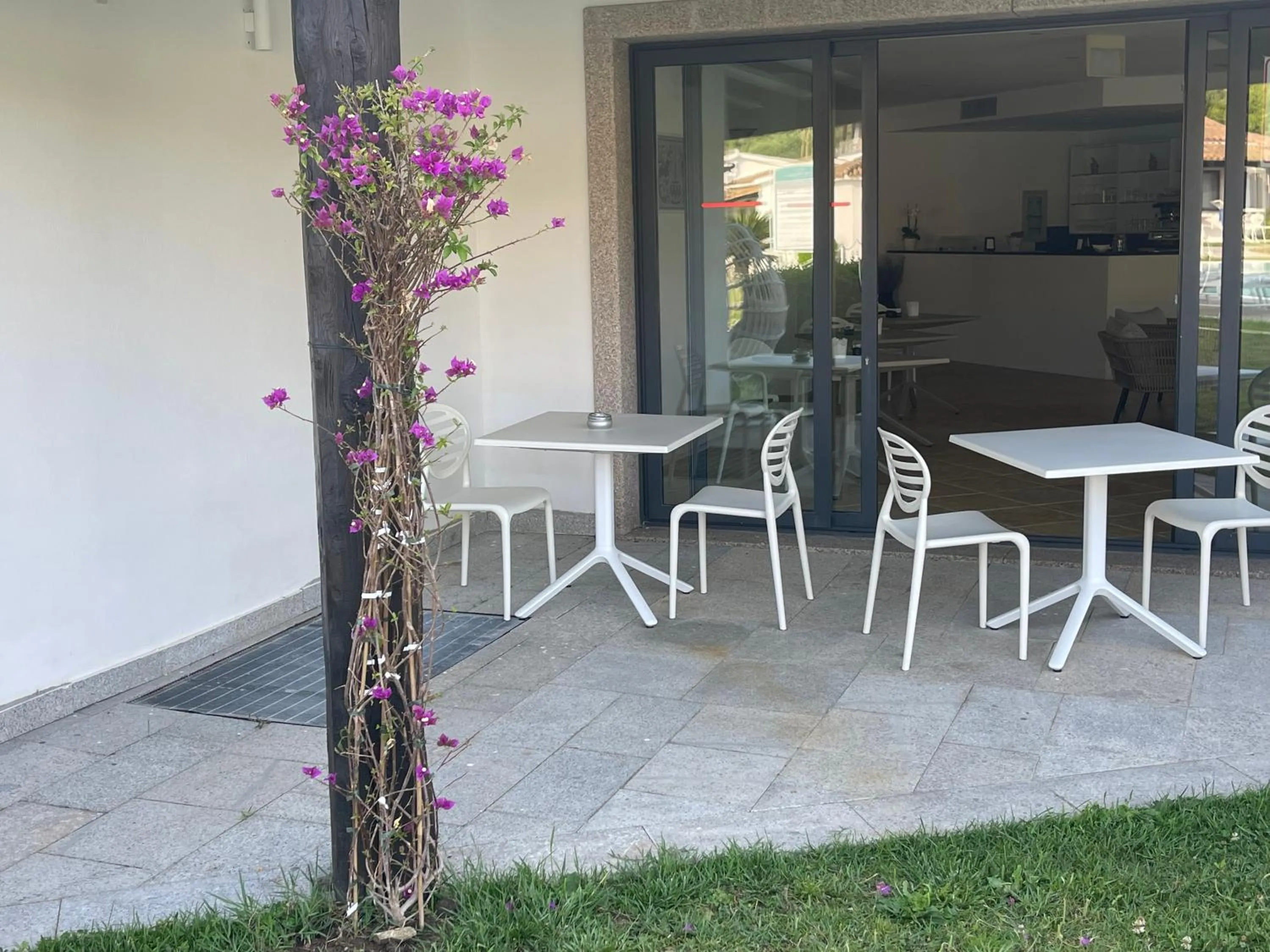 Lounge or bar in La Smeraldina Resort