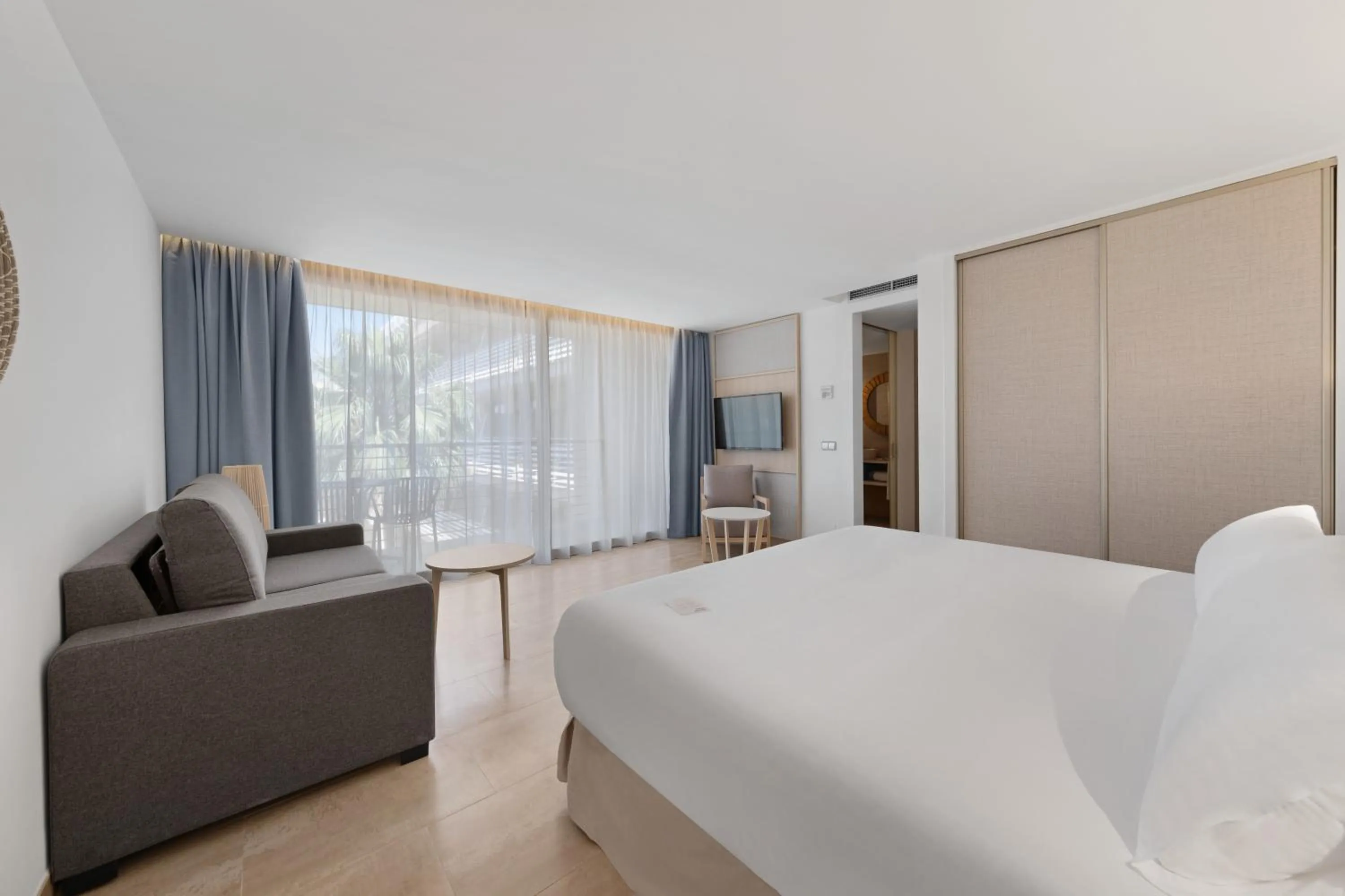 Bedroom, Bed in Occidental Cala Viñas