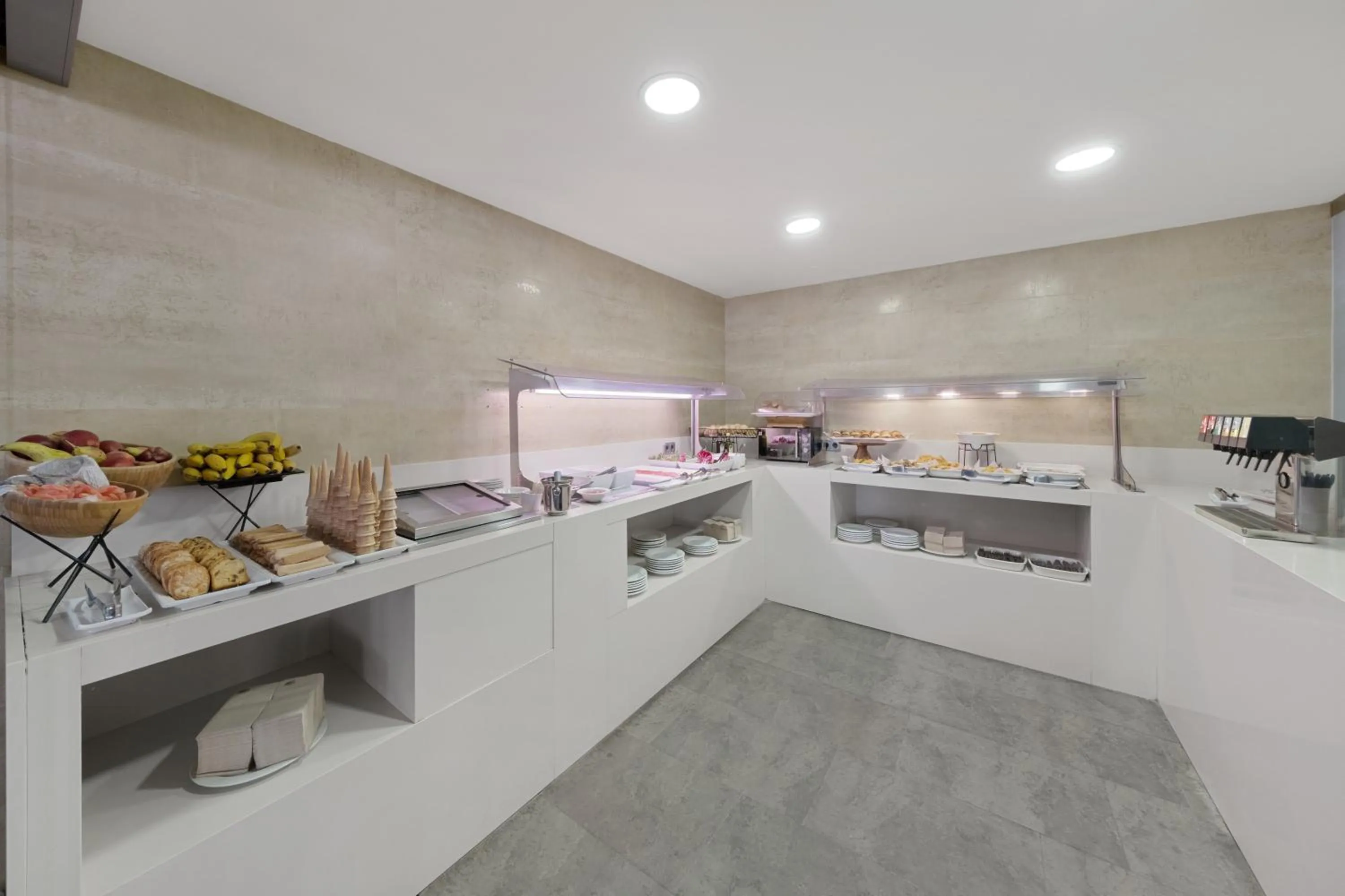 Restaurant/places to eat in Occidental Cala Viñas