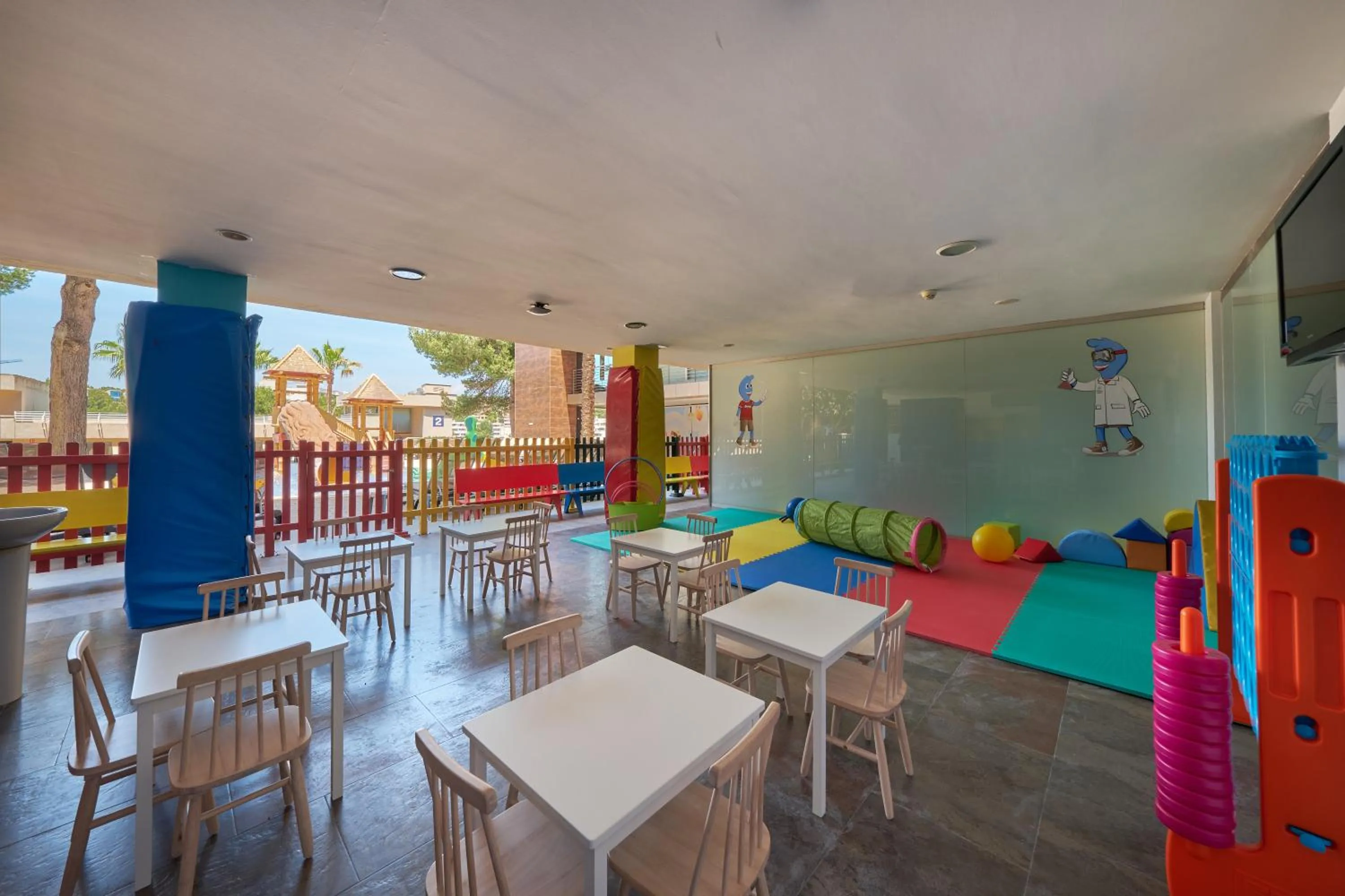 children in Occidental Cala Viñas