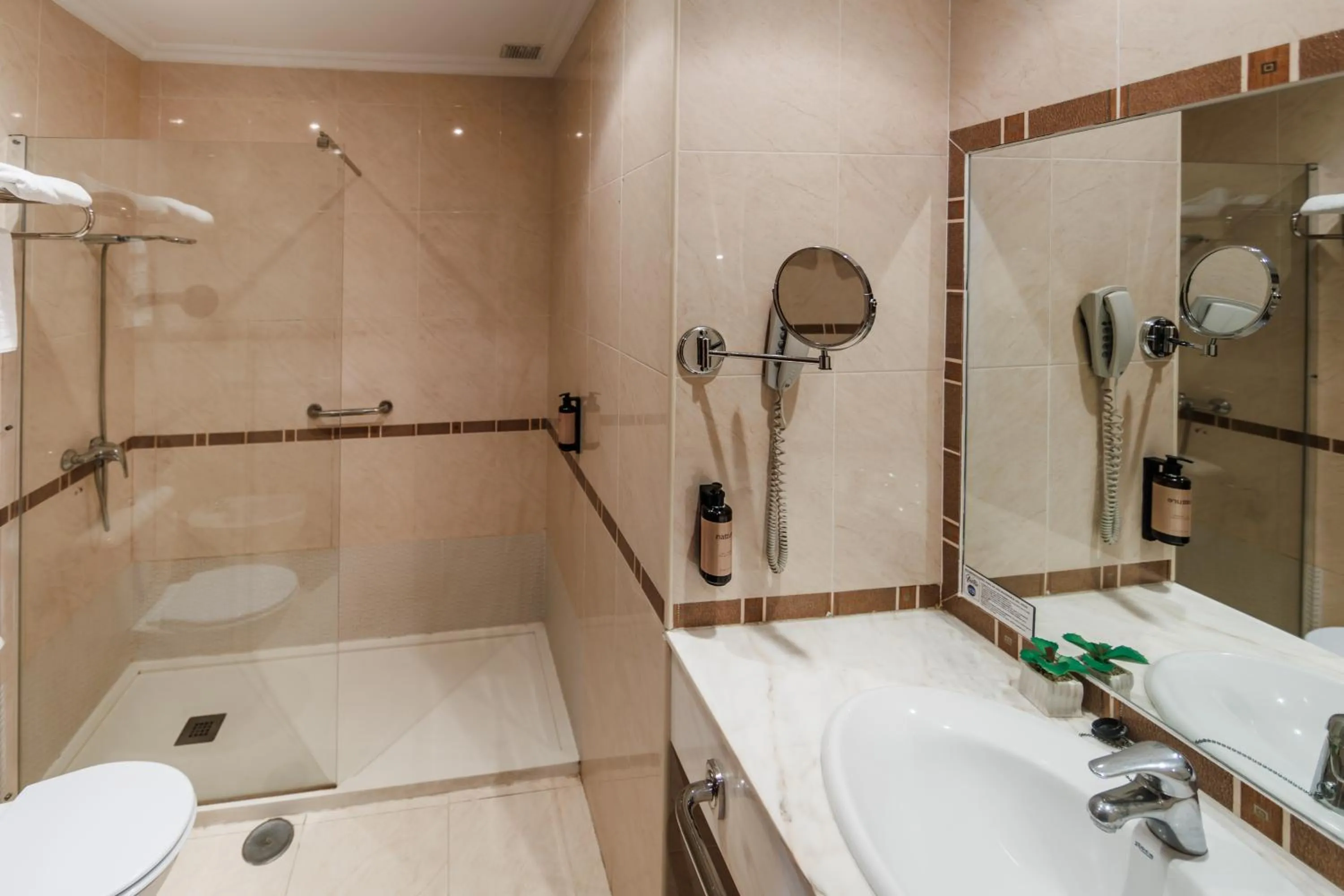 Bathroom in Hotel Acosta Vetonia