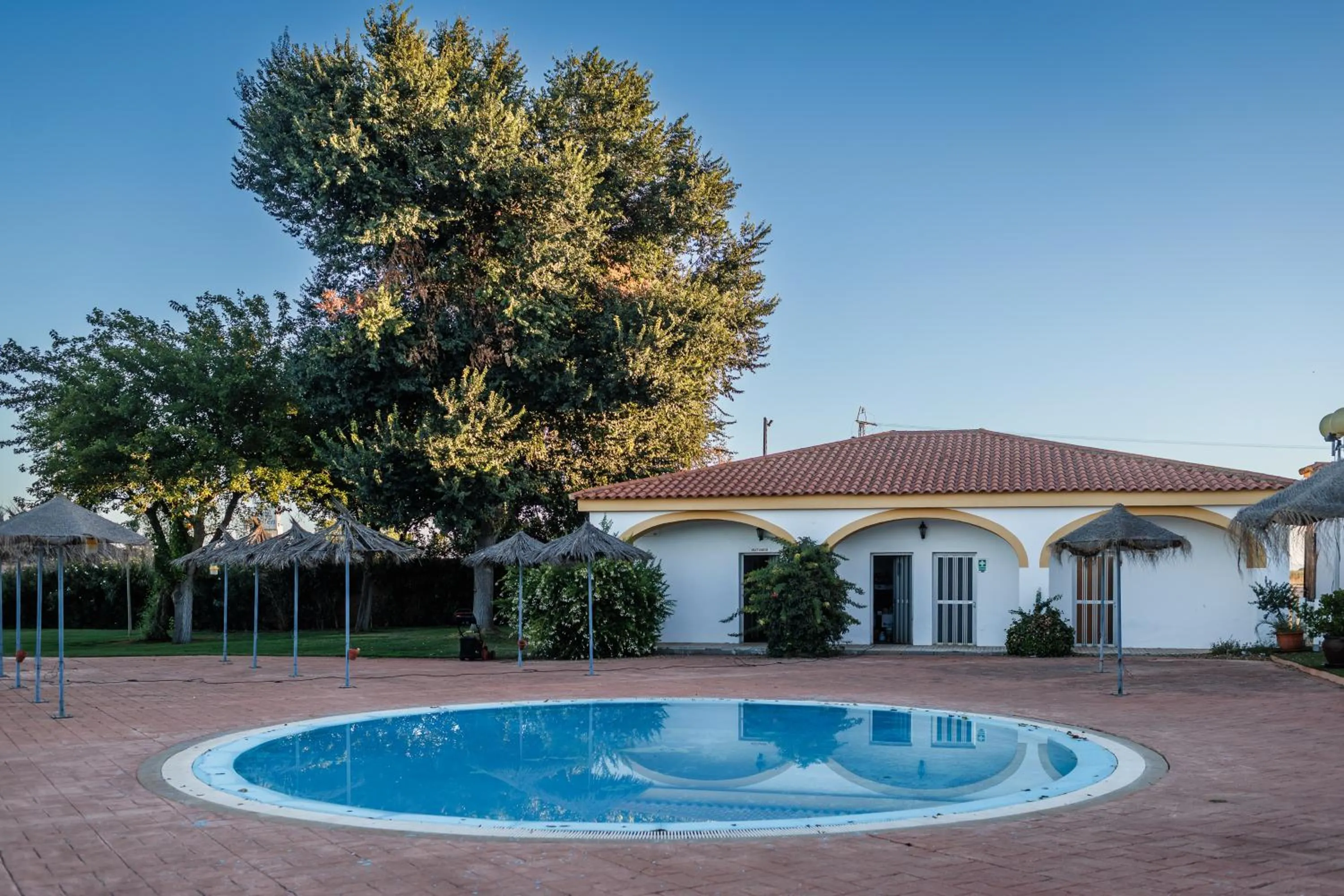 Swimming pool in Hotel Acosta Vetonia