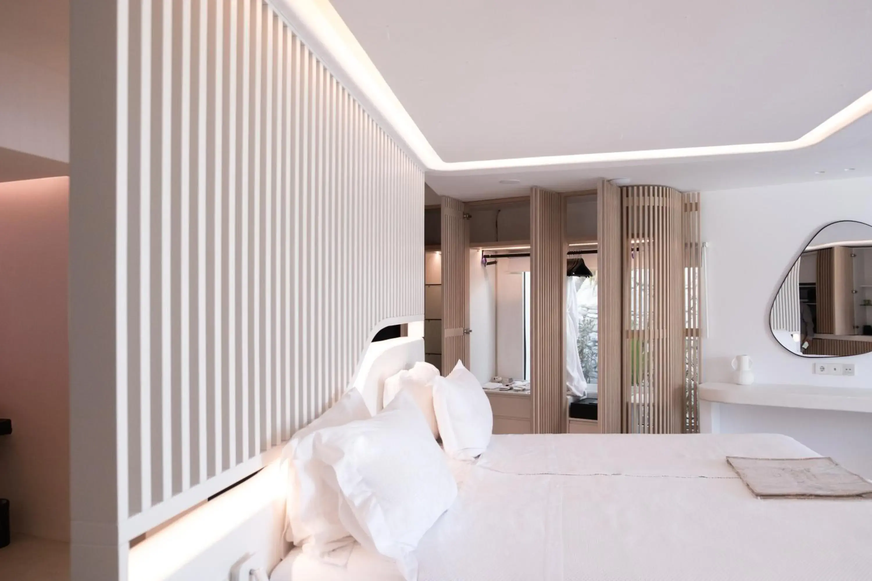 Bedroom, Bed in Kivotos Mykonos - Preferred Hotels & Resorts Bedroom, Bed in Kivotos Mykonos - Preferred Hotels & Resorts