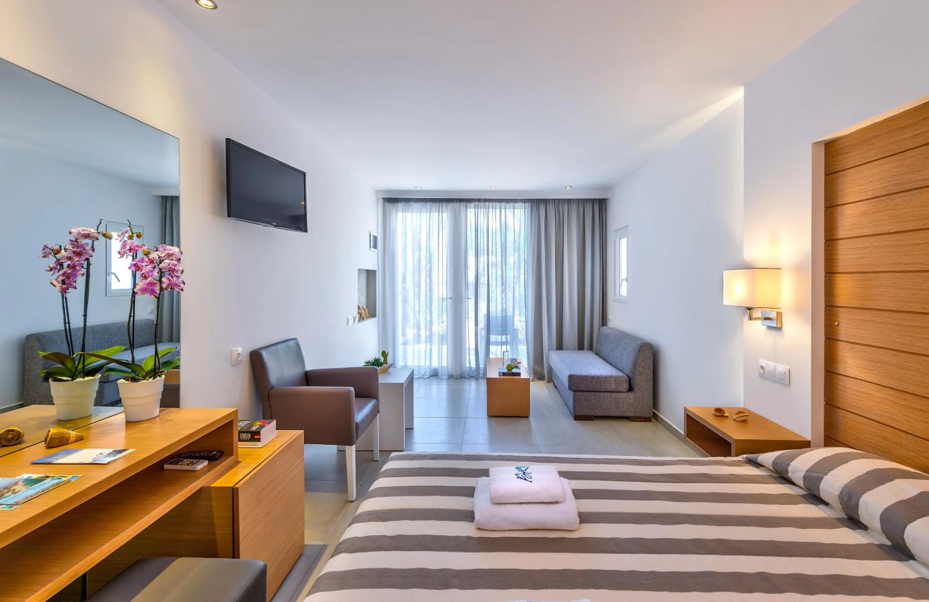 Seating area, Bed in Happy Days Beach Hotel