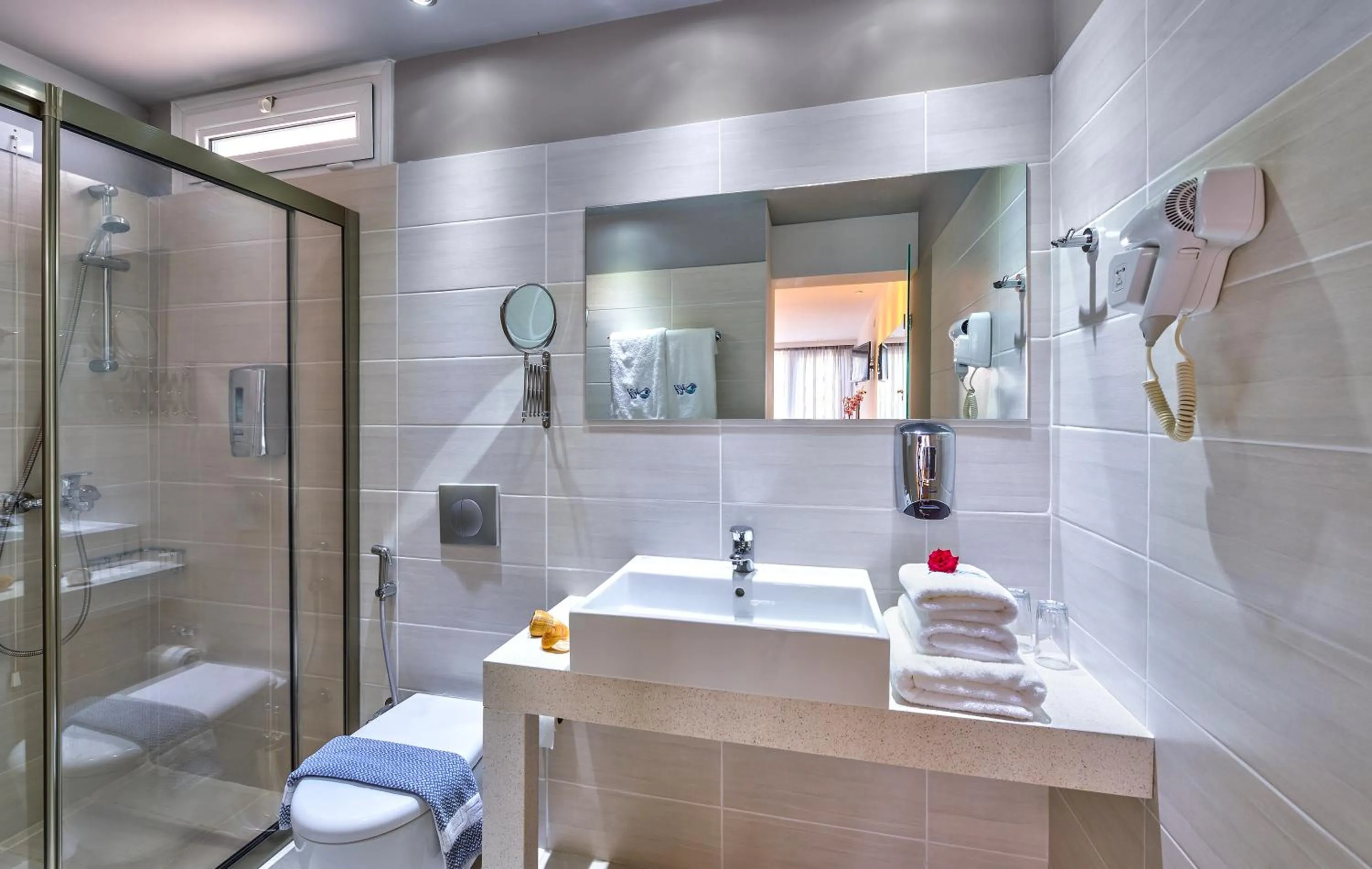Bathroom in Happy Days Beach Hotel