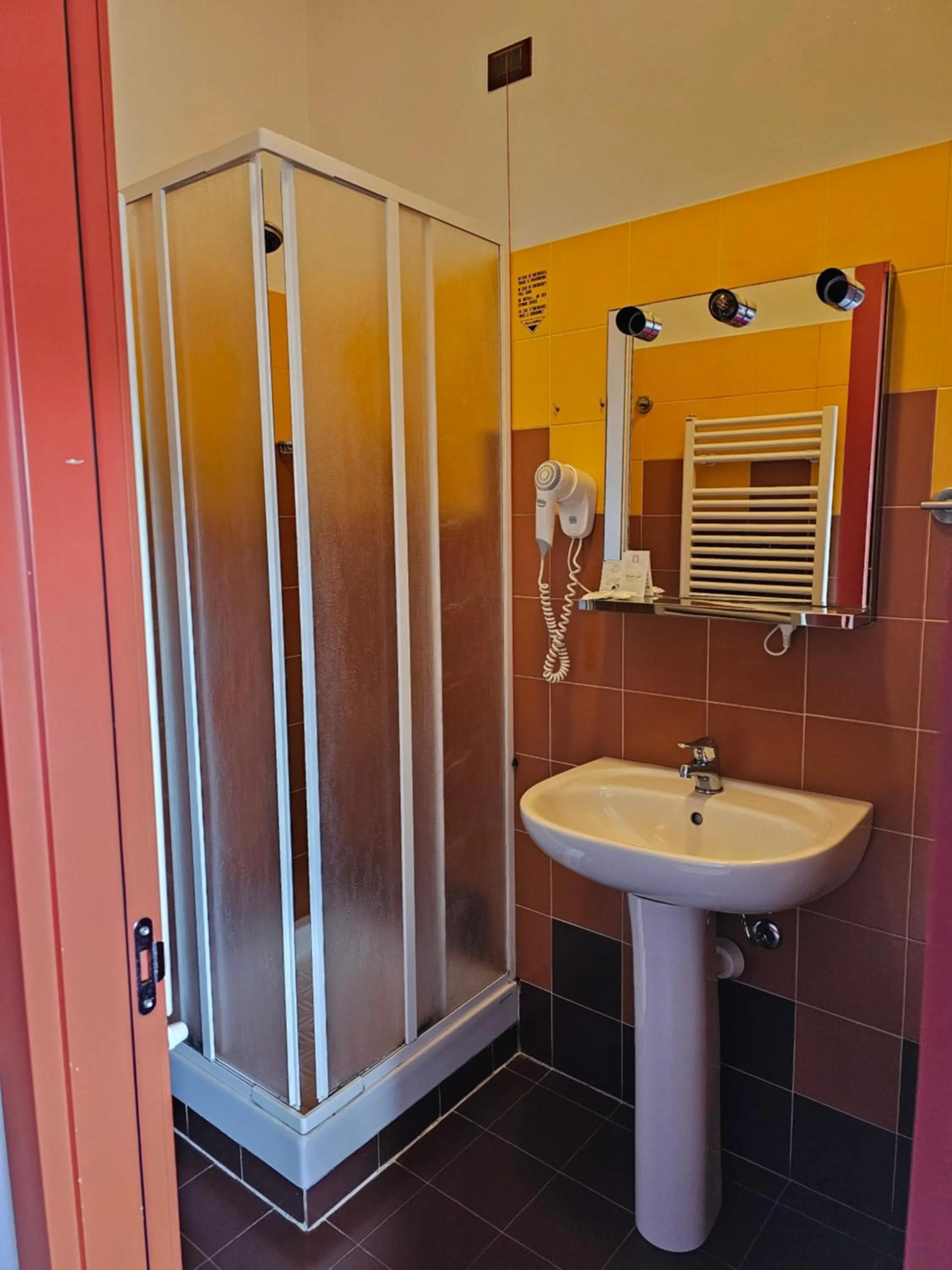 Shower in Hotel Arcadia