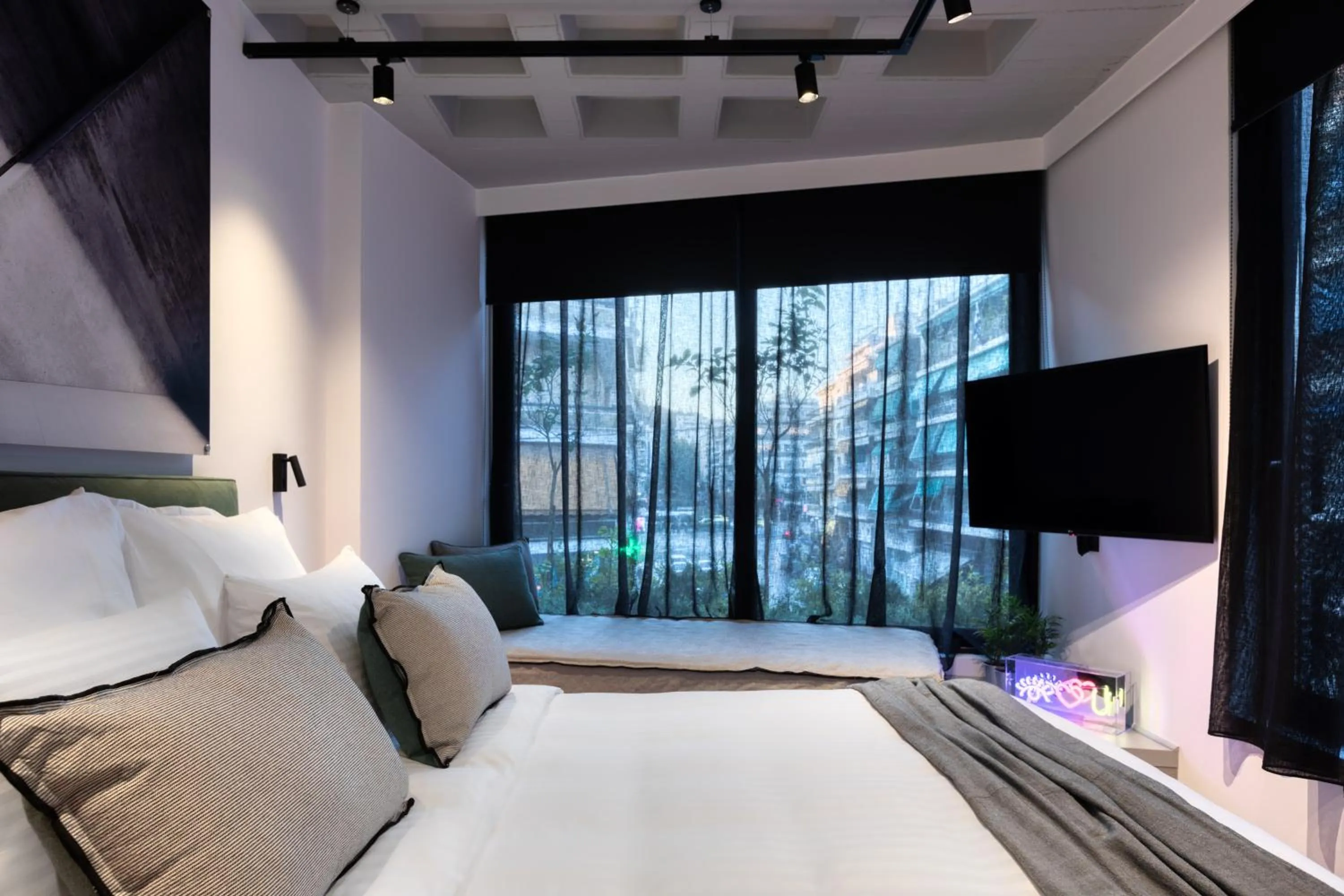 Photo of the whole room, Bed in Koniama Acropolis