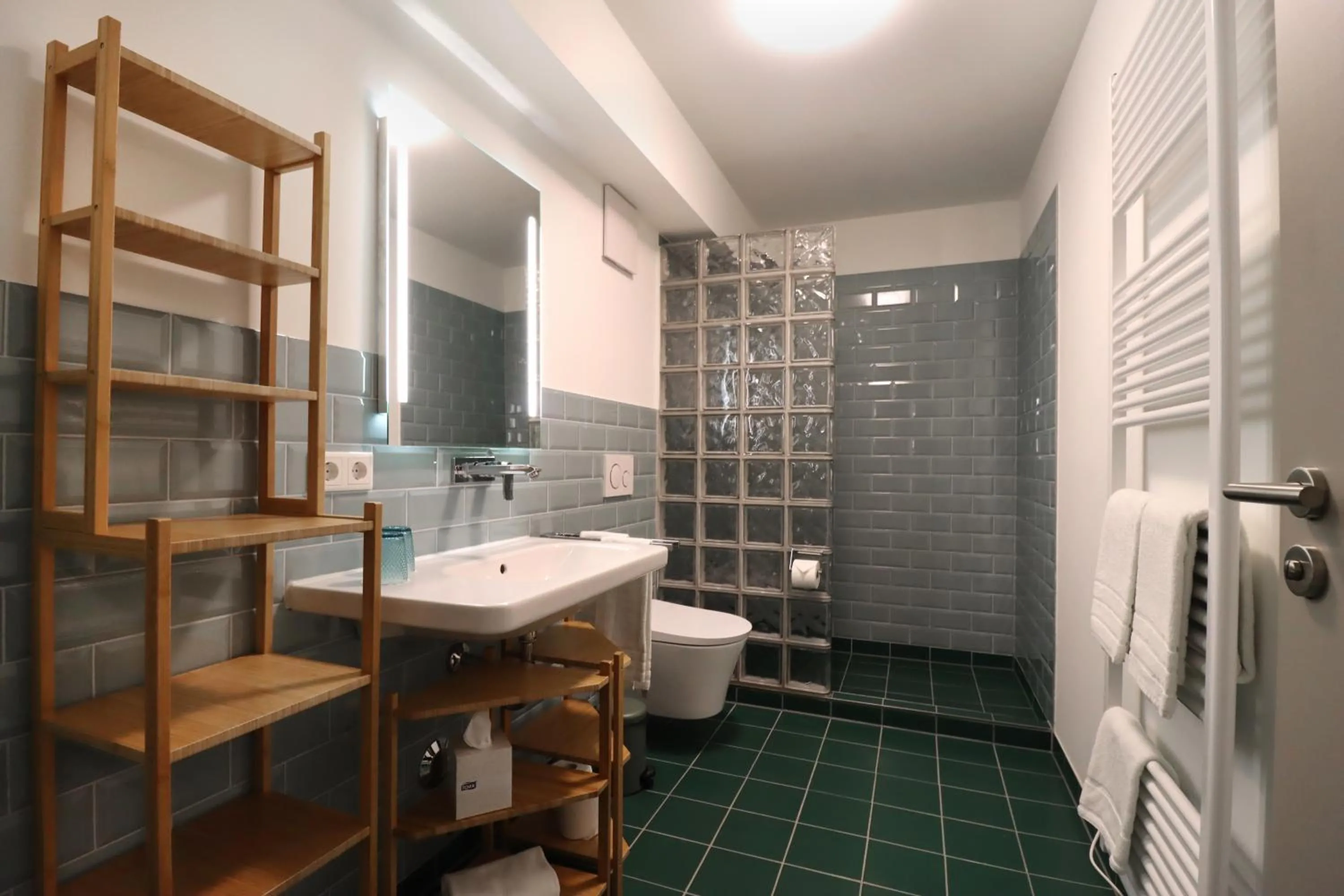 S12 - Boardinghouse by Hotel Trezor