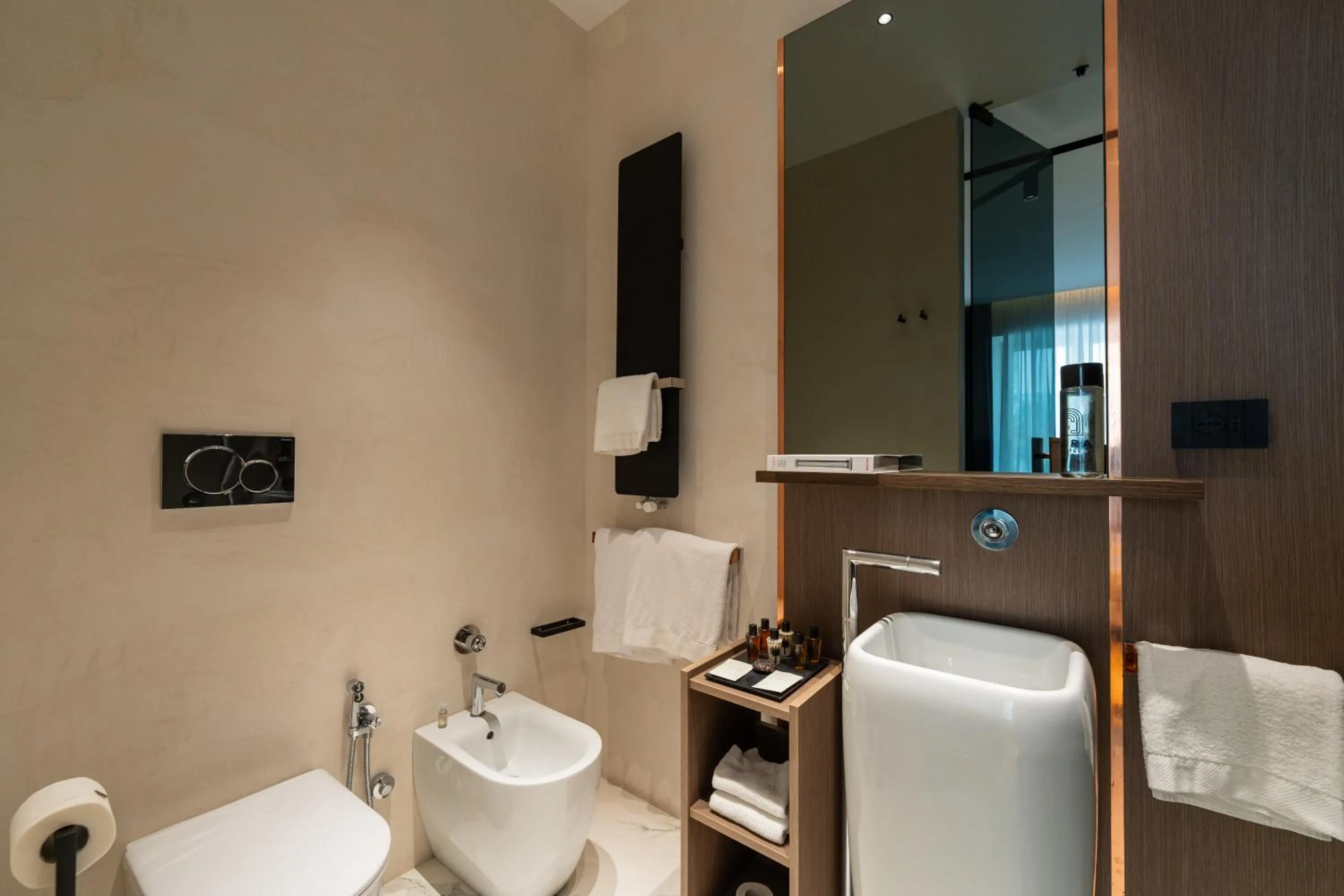 Toilet in Agra Suites