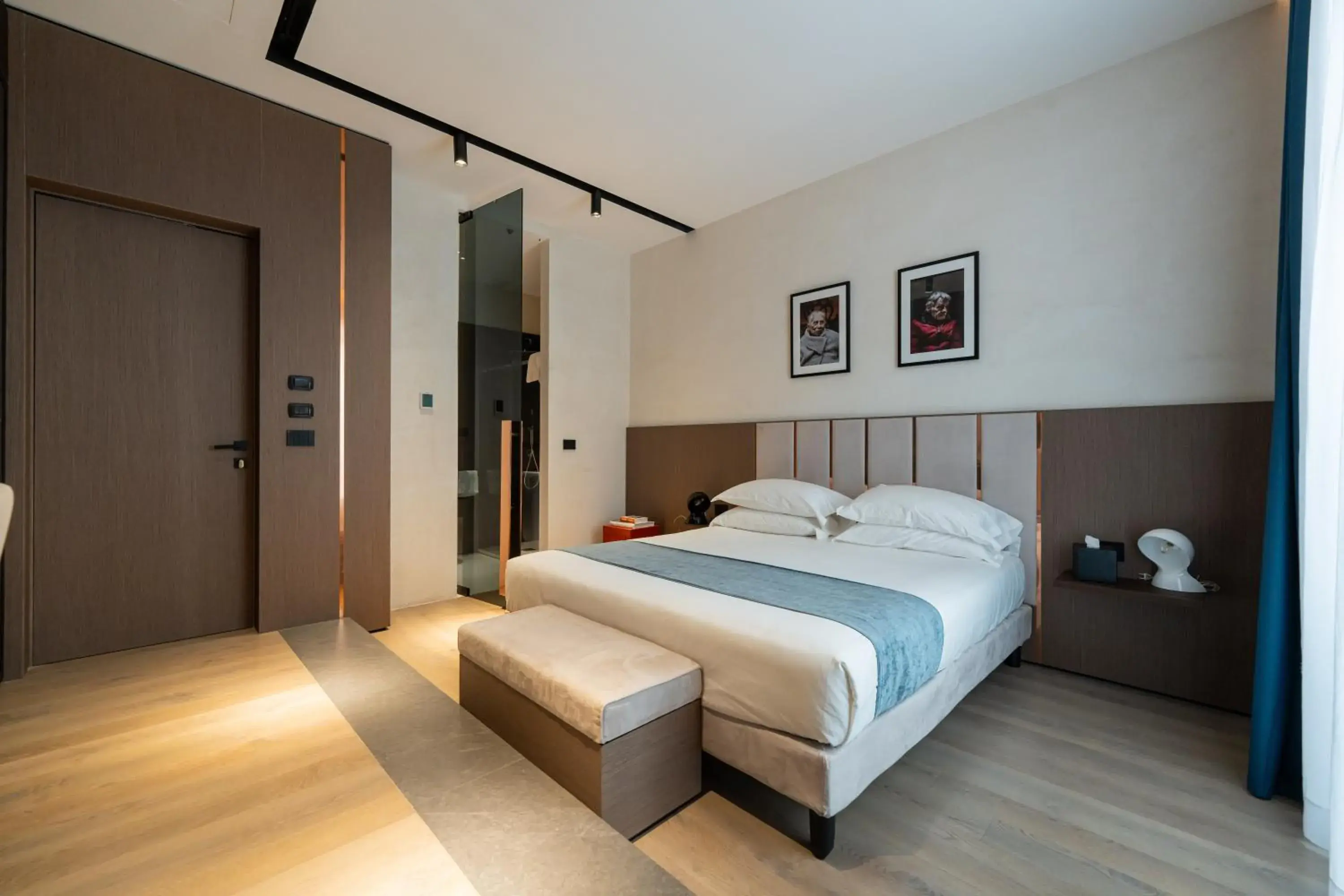 Photo of the whole room, Bed in Agra Suites Photo of the whole room, Bed in Agra Suites