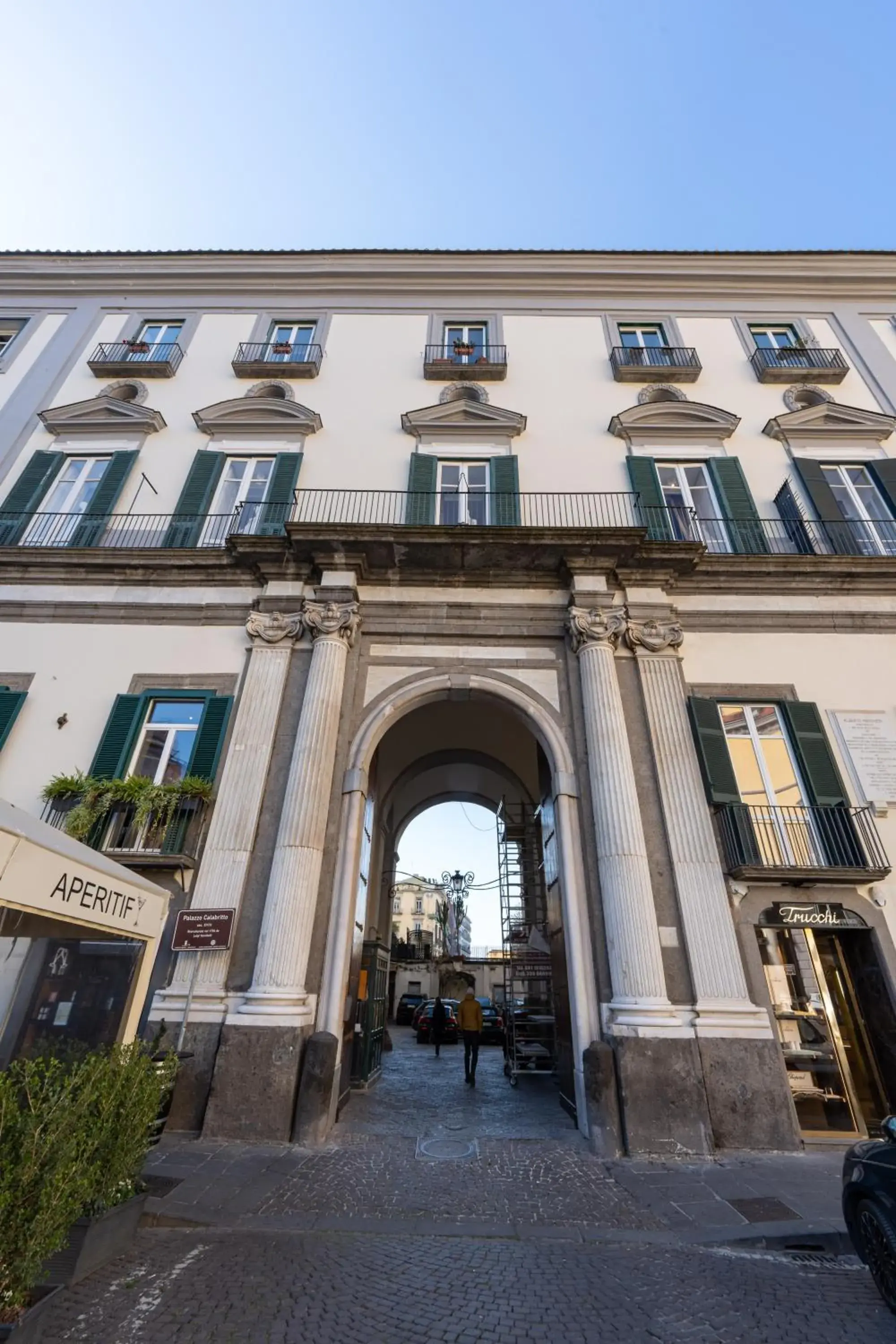 Property building in Agra Suites Property building in Agra Suites