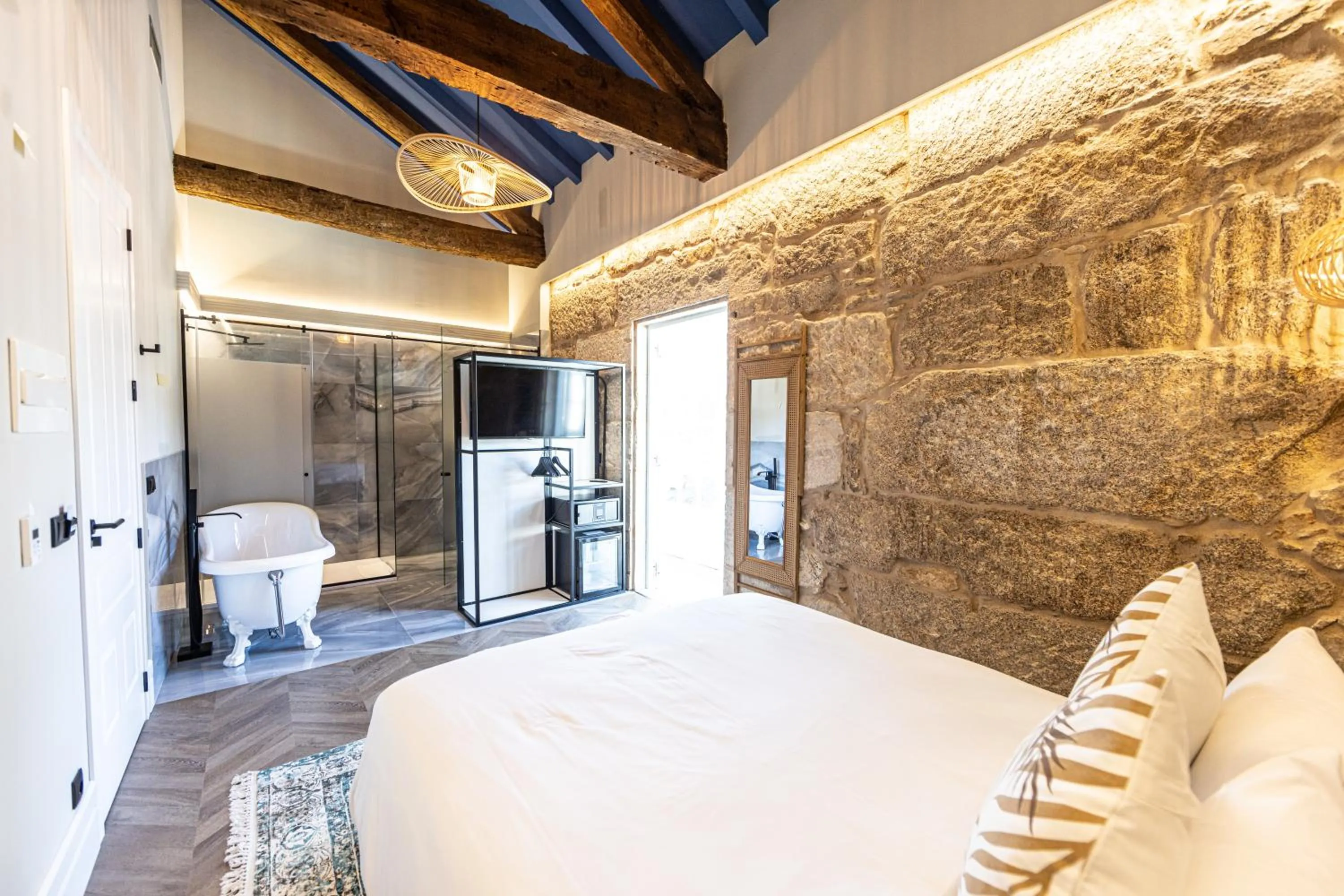 Bathroom, Bed in Hospedium Hotel Barómetro de Camariñas